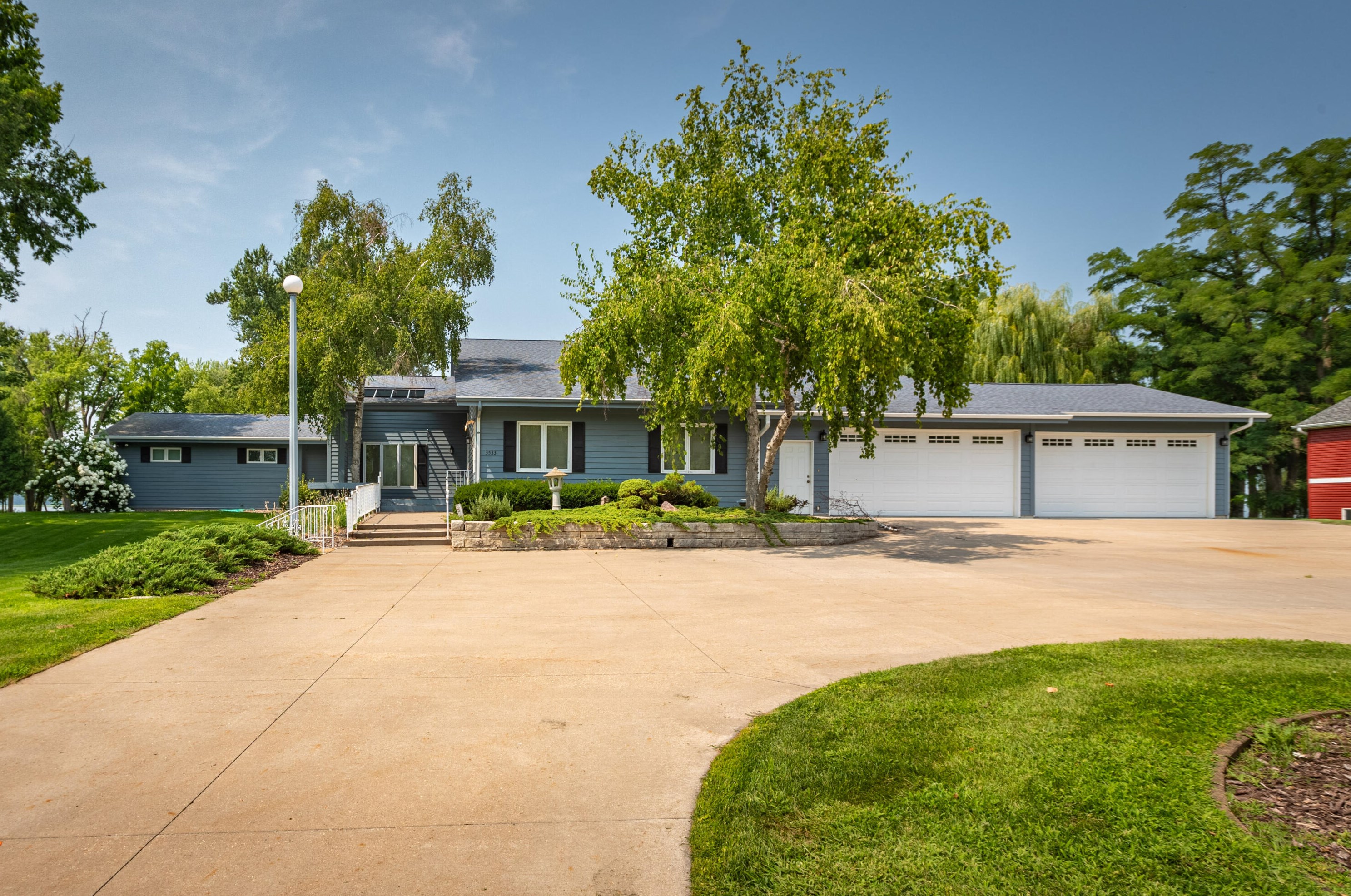 3533 Lakeshore Dr, La Crosse, WI 54603