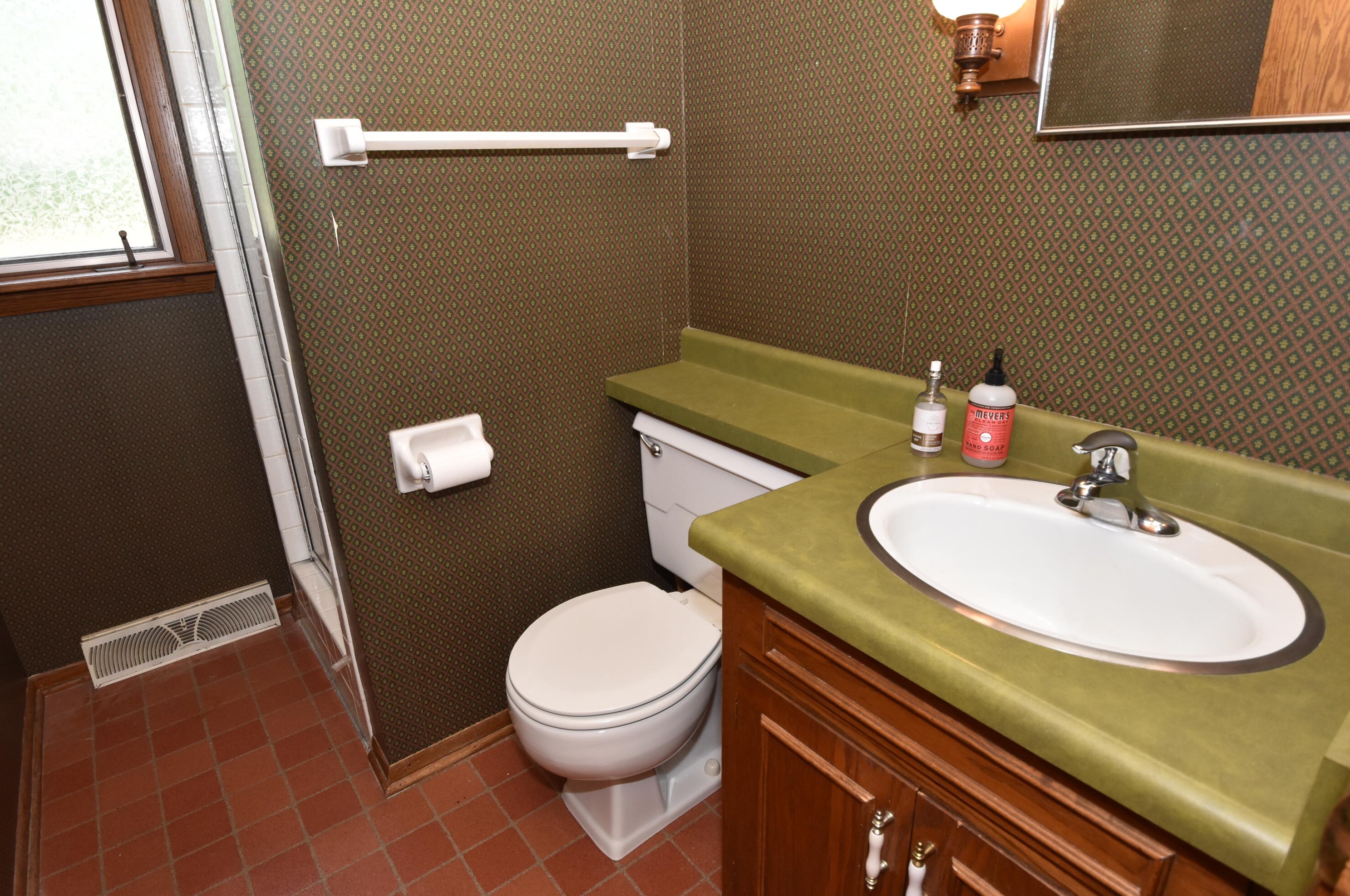 1518 Autumn Dr, Racine WI 53402-1816 exterior