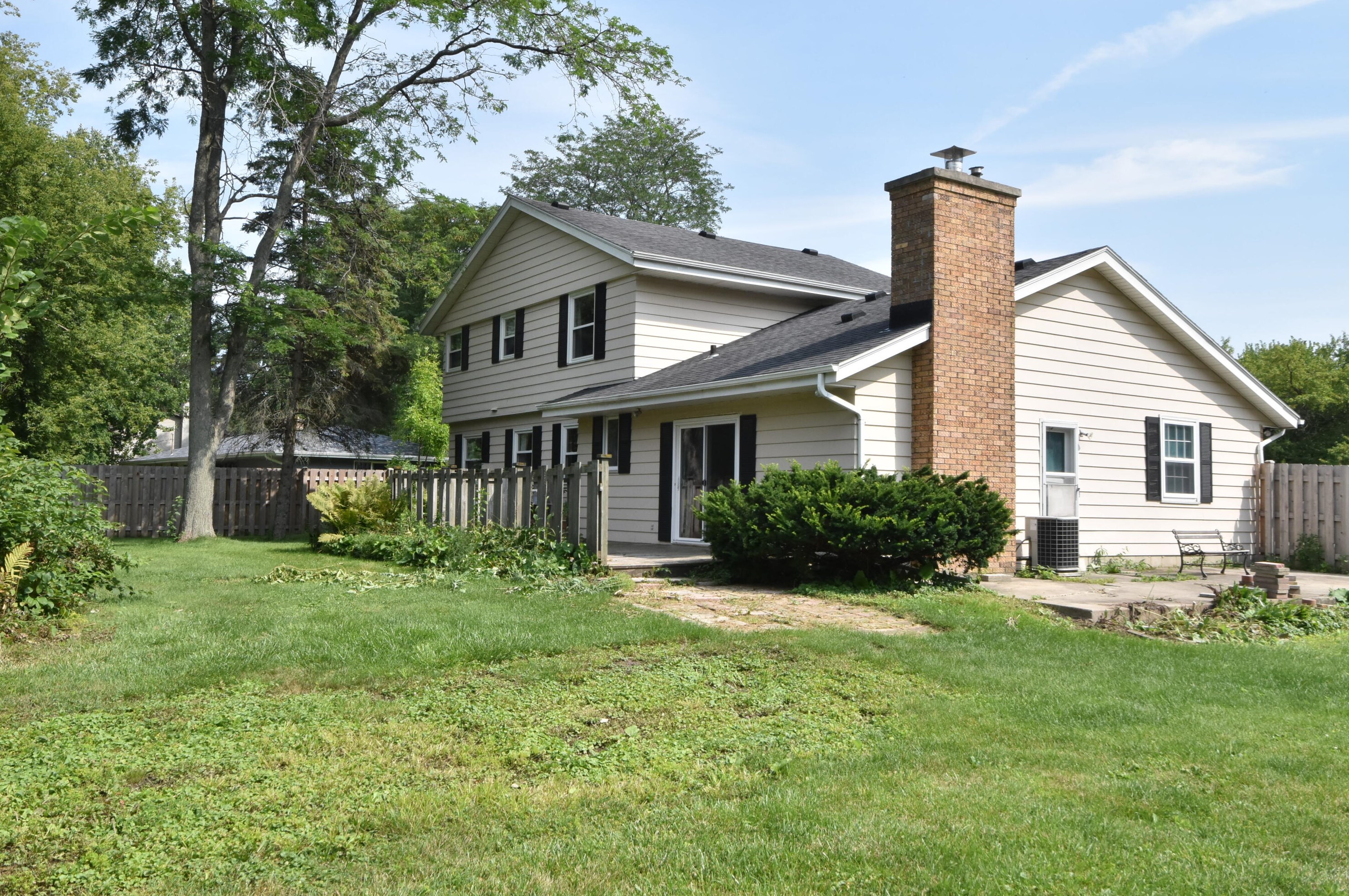 1518 Autumn Dr, Racine WI 53402-1816 exterior