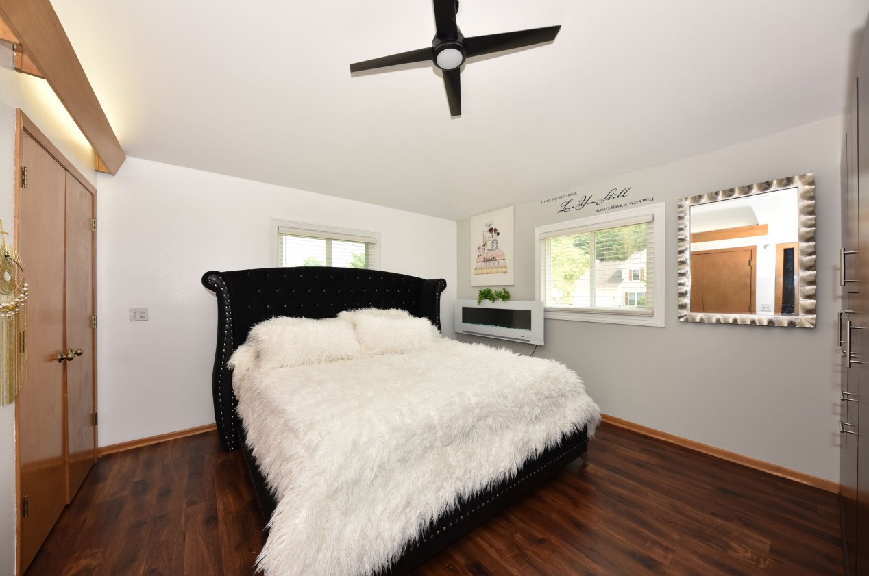 1798 Oneida Ct, Grafton WI  53024-9577 exterior