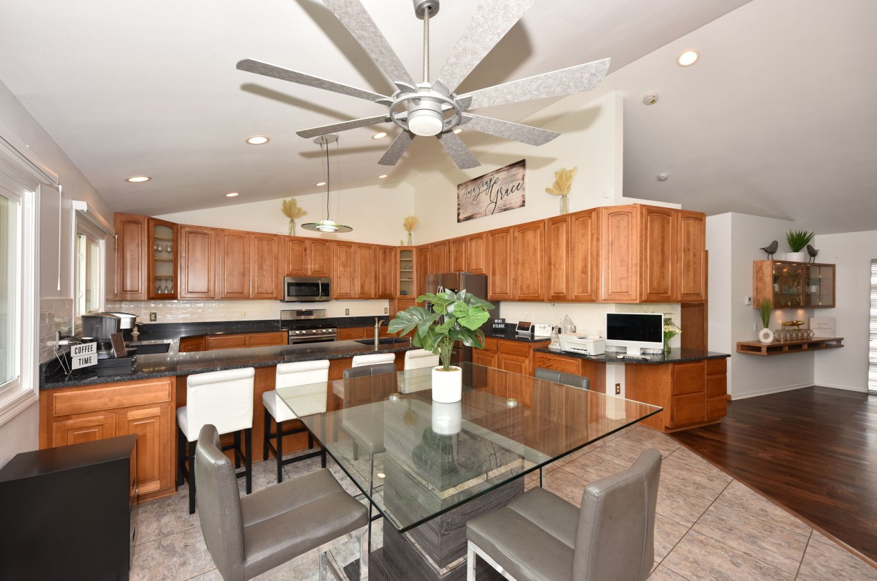 1798 Oneida Ct, Grafton WI  53024-9577 exterior