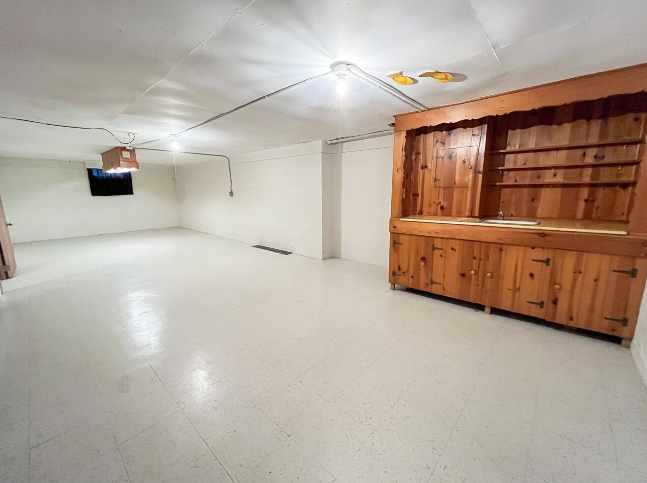 2710 James Blvd, Racine WI 53403-3250 exterior