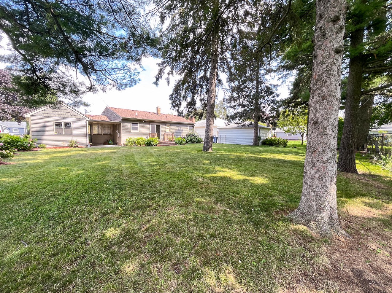 2710 James Blvd, Racine WI 53403-3250 exterior