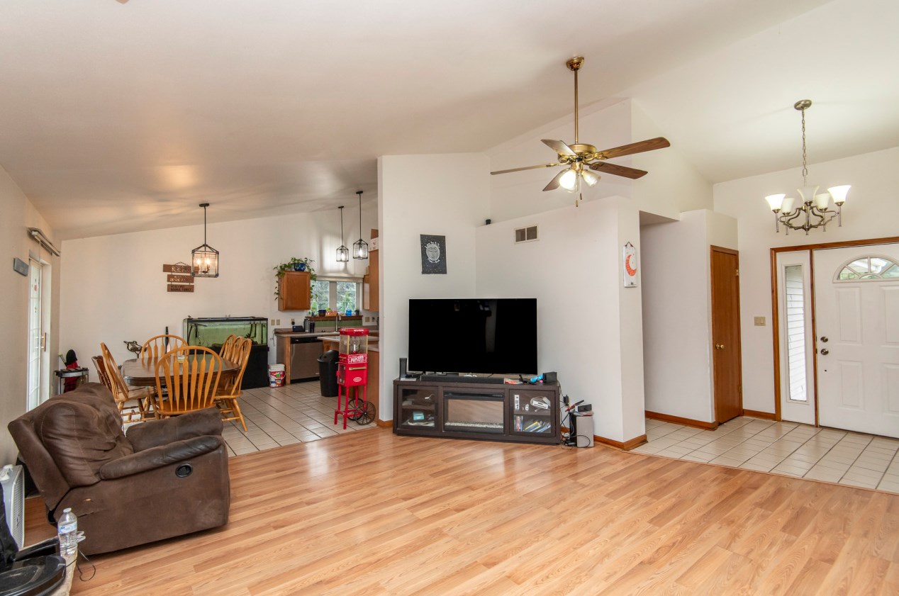 602 Mink Ranch Rd, Lyons WI  53105-9690 exterior