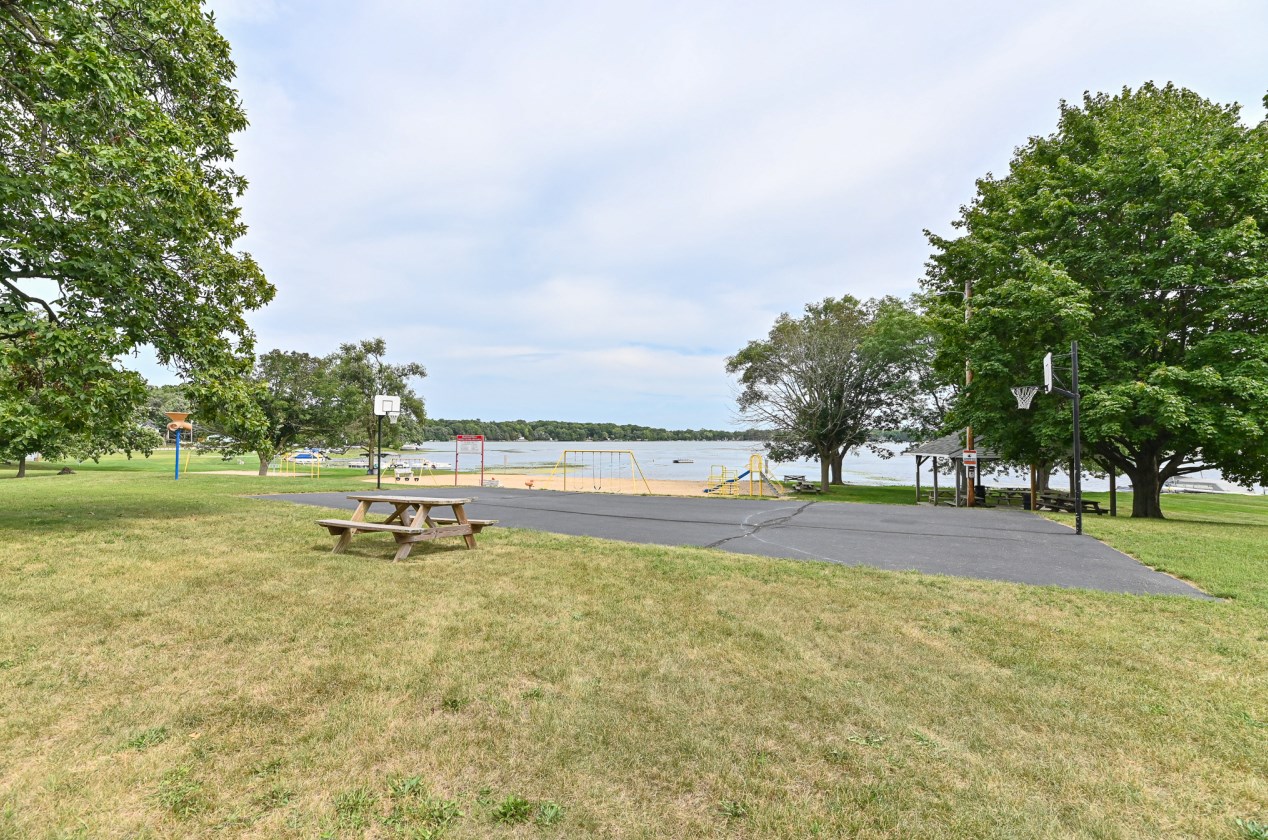 34116 Oakdale Ct, Lyons WI  53105-9231 exterior