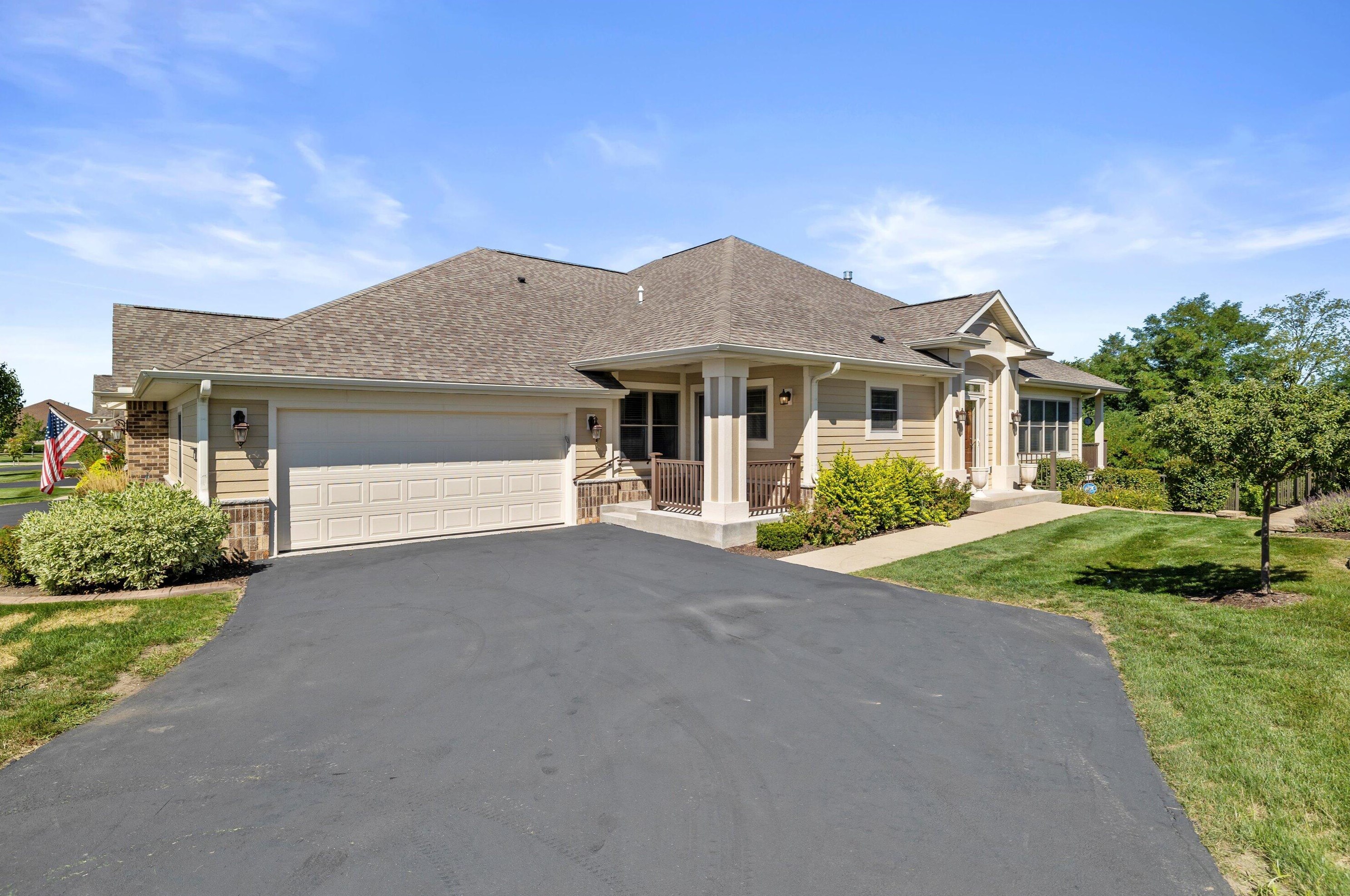 3086 Villa Dr, Hales Corners WI  53132-7707 exterior
