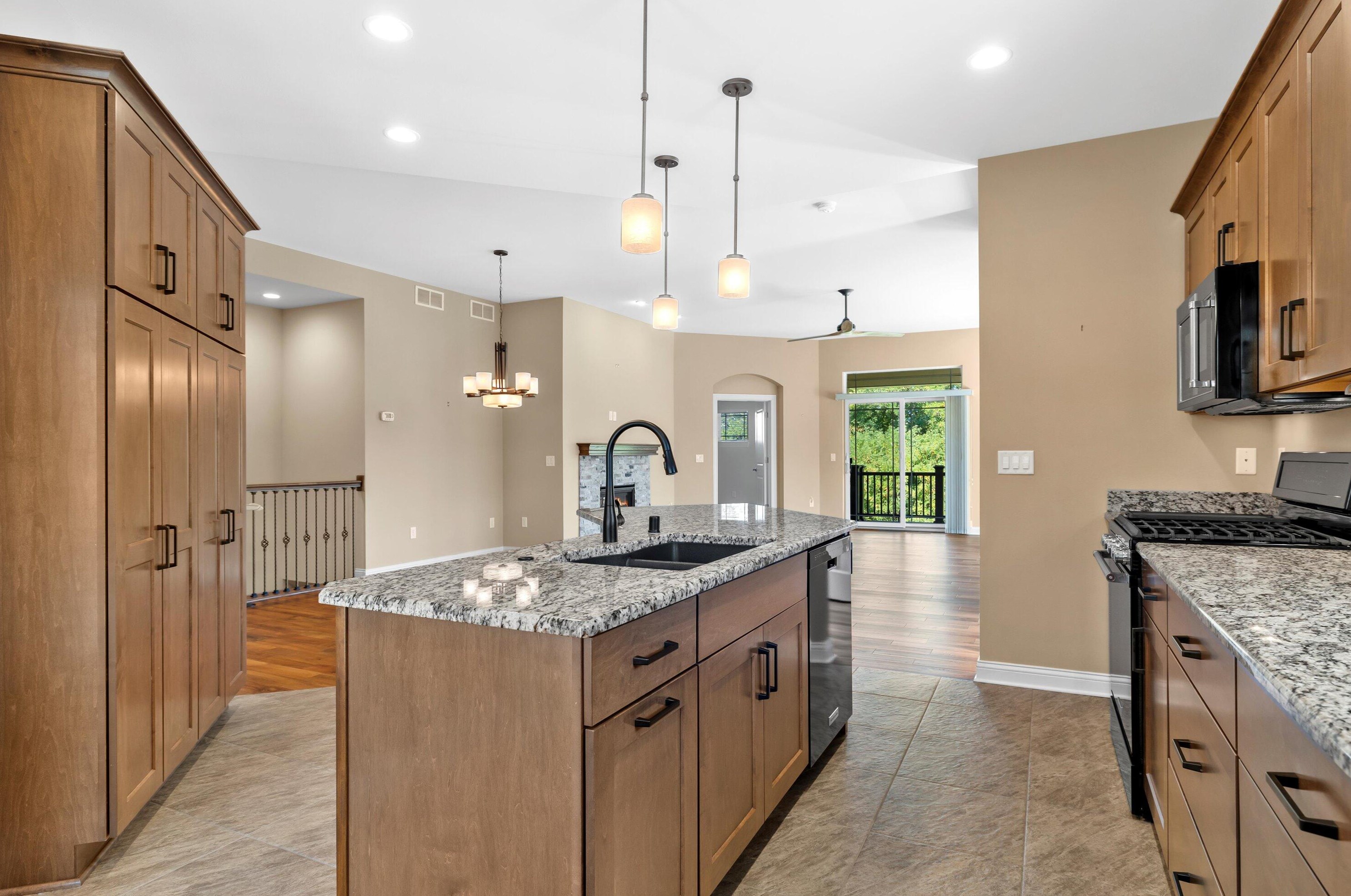 3086 Villa Dr, Hales Corners WI  53132-7707 exterior