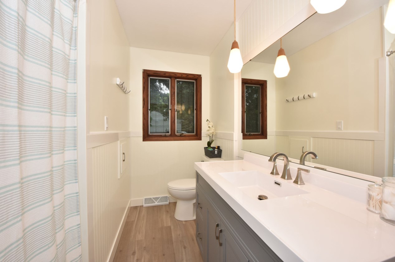 3051 Green Bay Rd, Port Washington WI  53074-9767 exterior