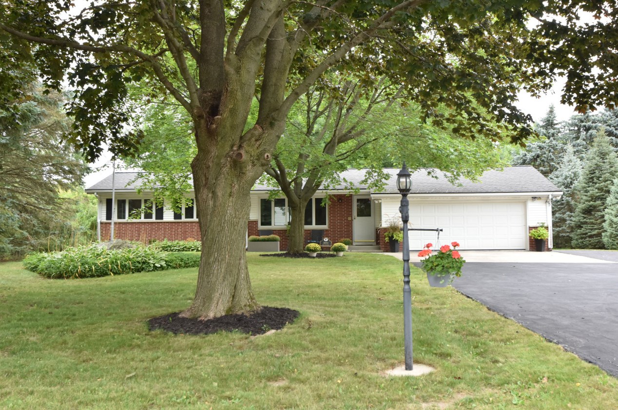 3051 Green Bay Rd, Port Washington WI  53074-9767 exterior