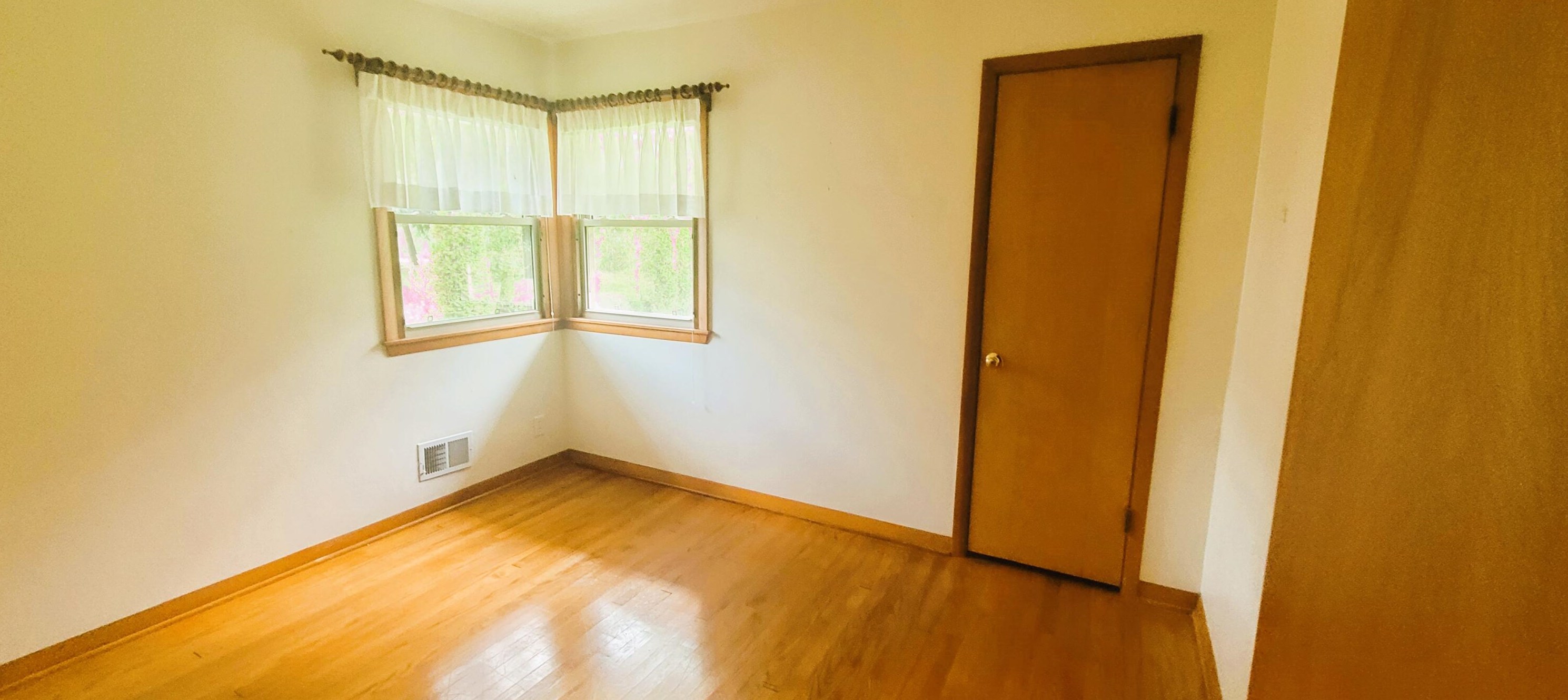 3881 Obrien Rd, Oak Creek WI  53154-6019 exterior