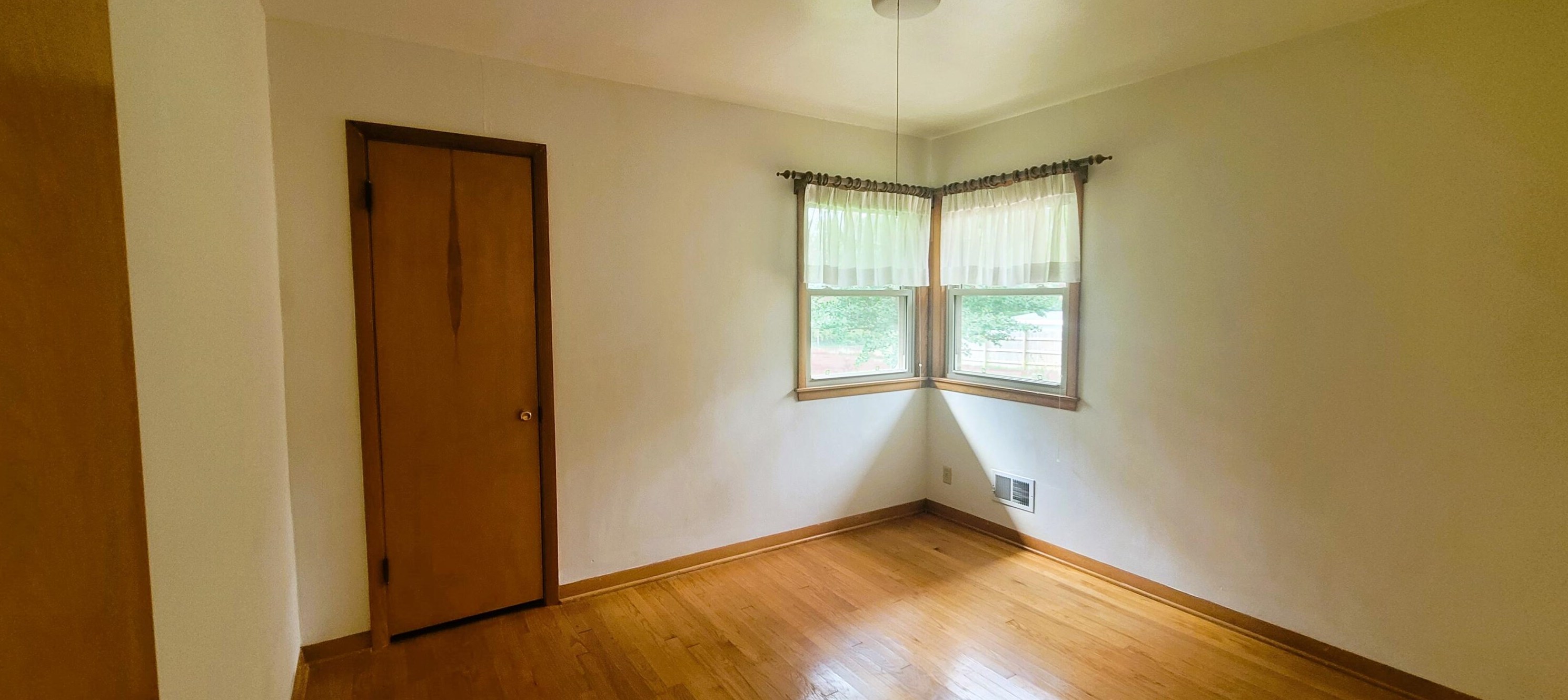 3881 Obrien Rd, Oak Creek WI  53154-6019 exterior