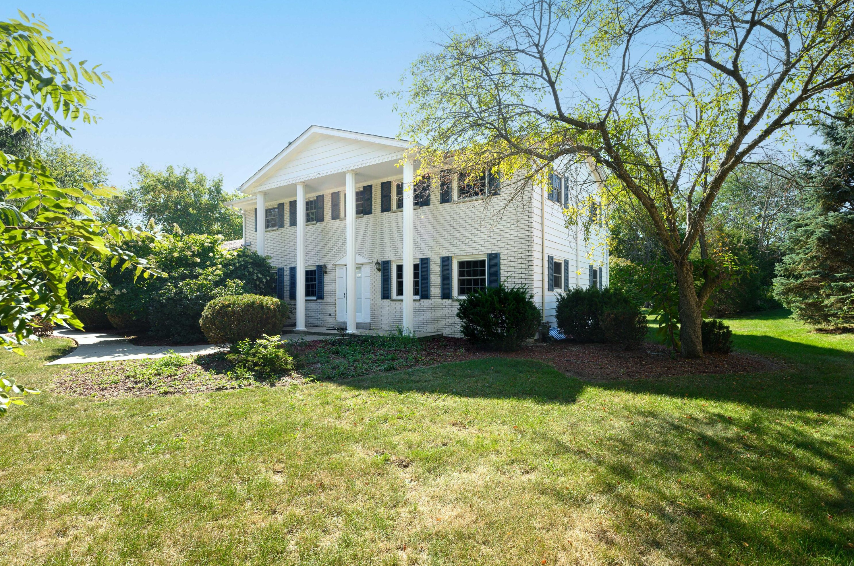 16565 Burleigh Pl, Brookfield WI  53005-2733 exterior