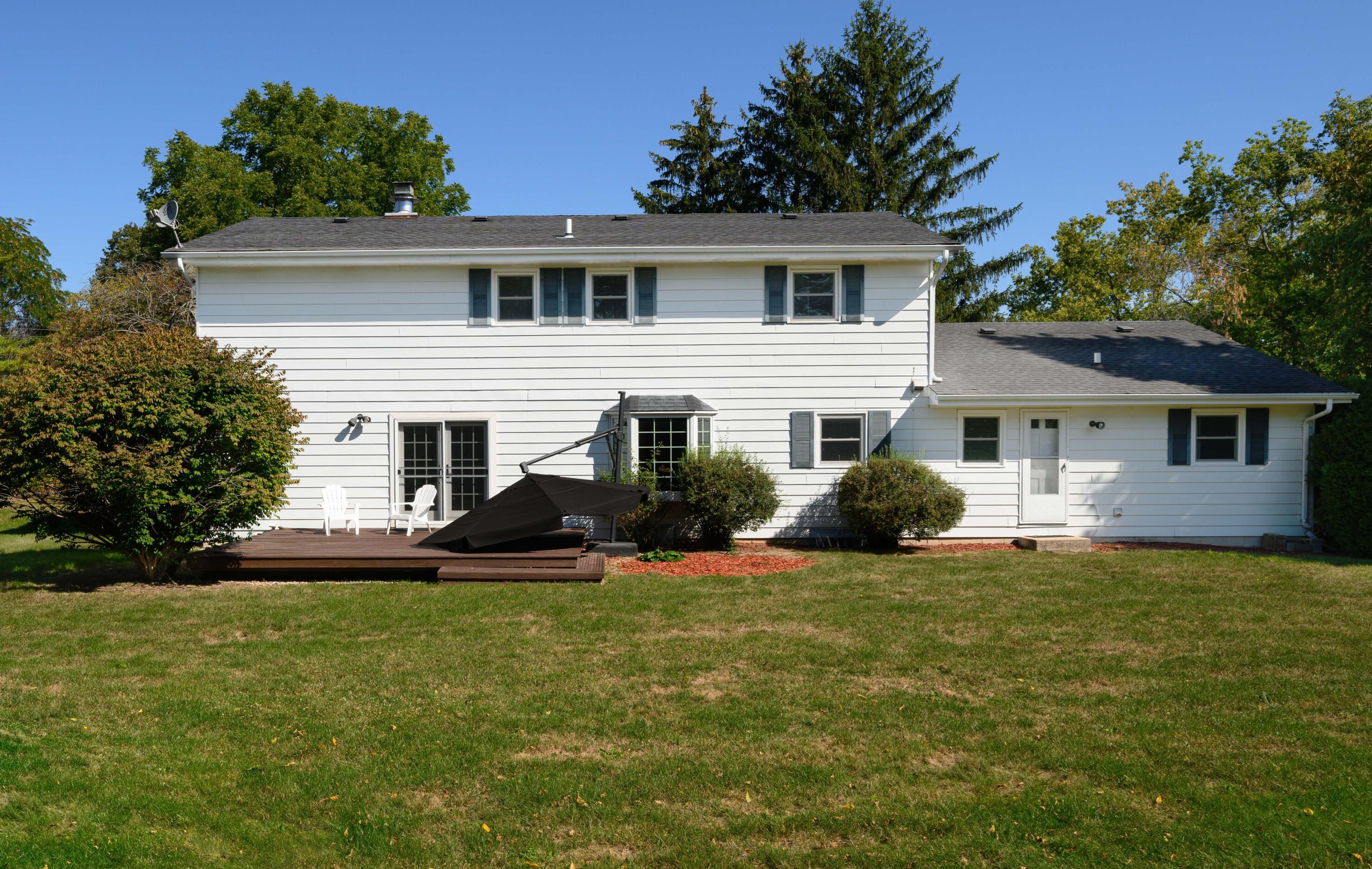 16565 Burleigh Pl, Brookfield WI  53005-2733 exterior