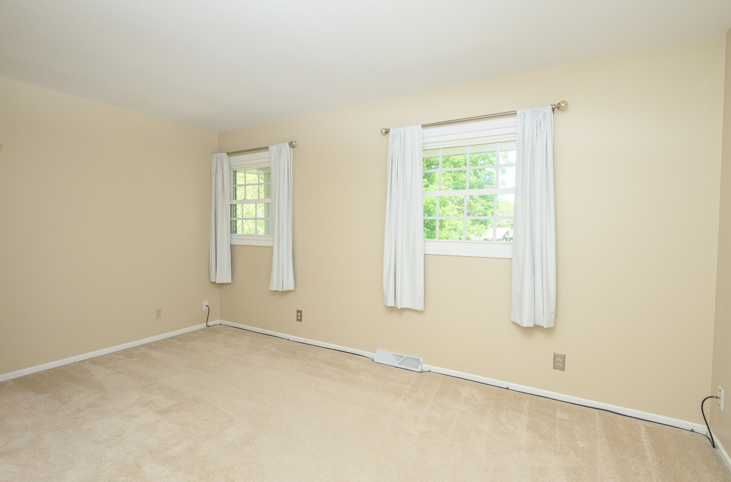 16565 Burleigh Pl, Brookfield WI  53005-2733 exterior