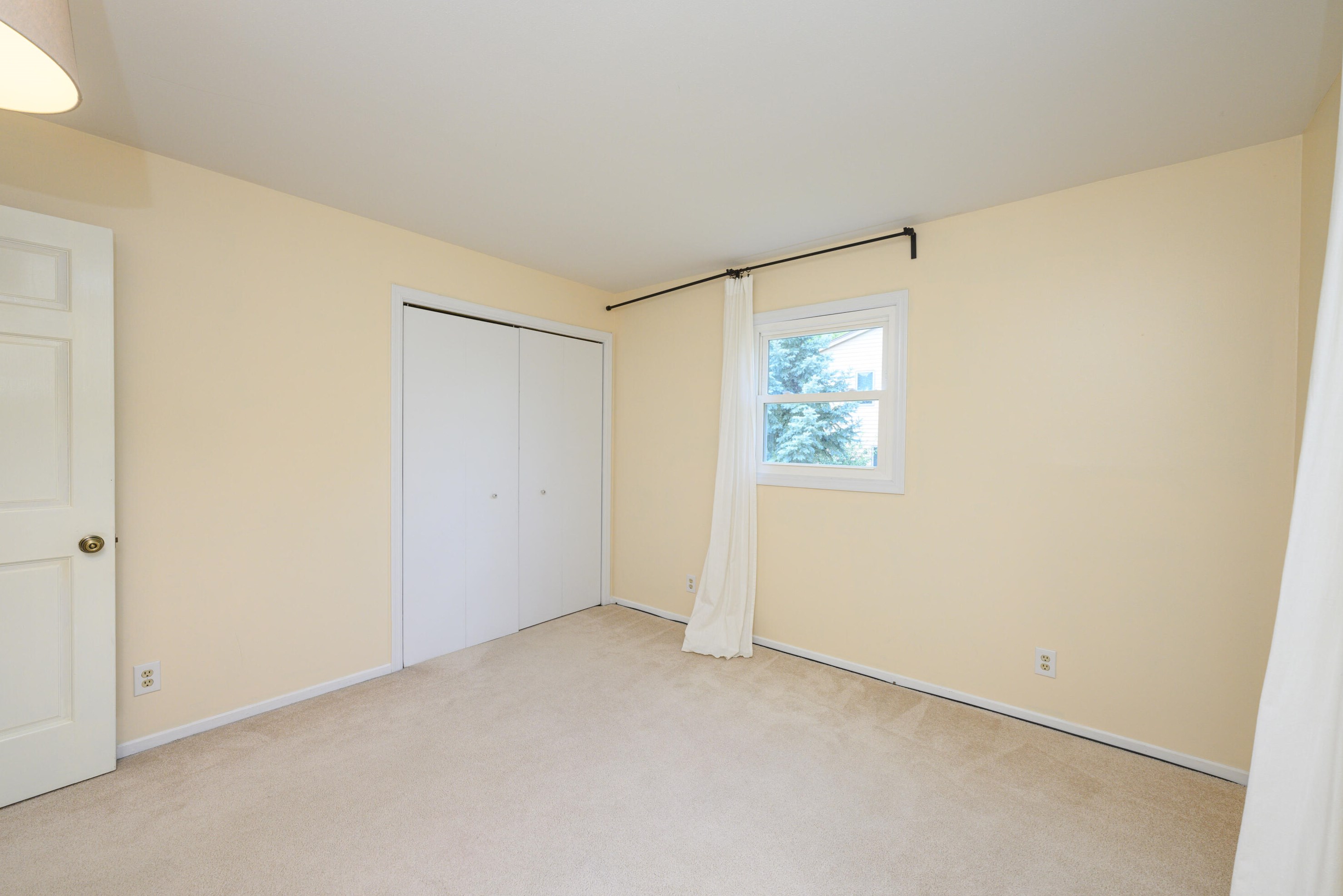 16565 Burleigh Pl, Brookfield WI  53005-2733 exterior