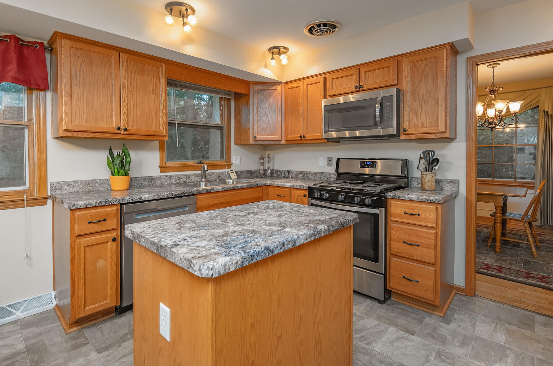 4510 Knollwood Dr, Racine WI 53403-3966 exterior