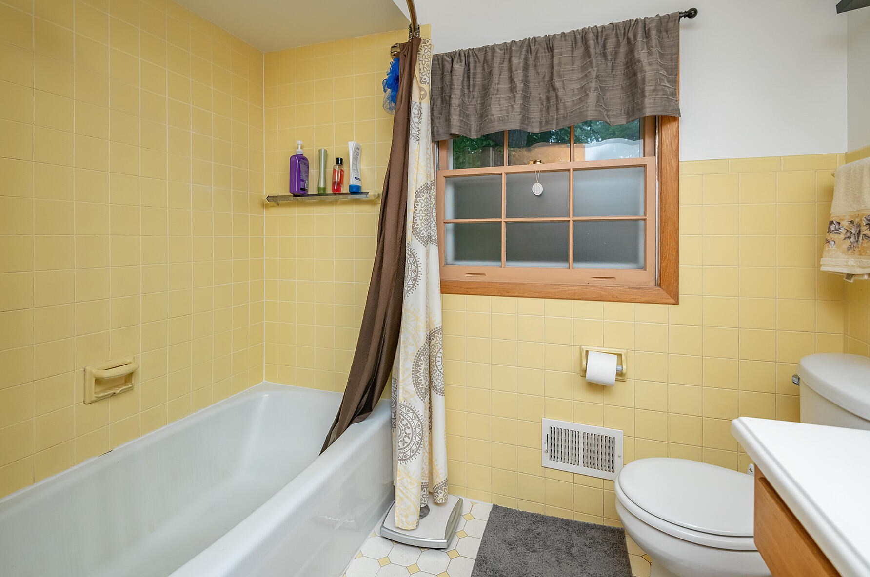 4510 Knollwood Dr, Racine WI 53403-3966 exterior