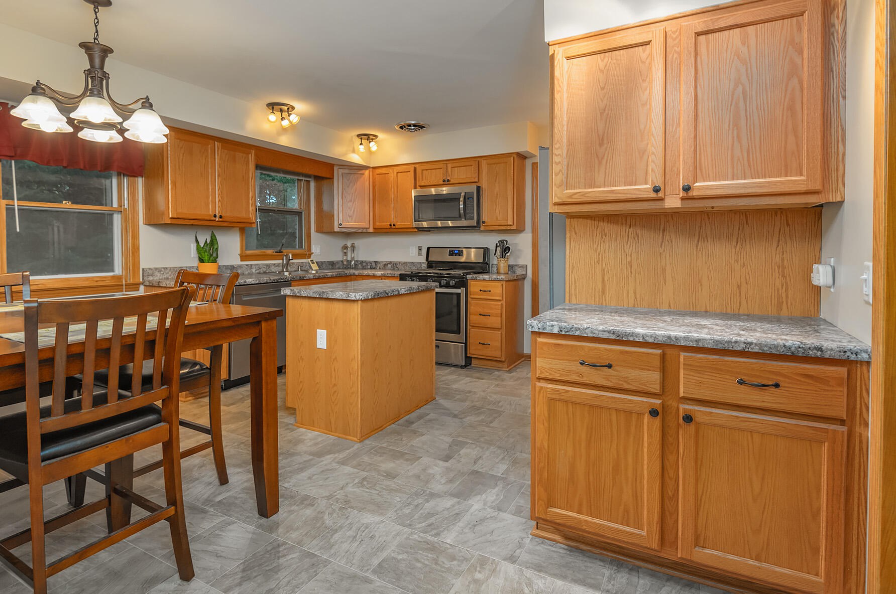 4510 Knollwood Dr, Racine WI 53403-3966 exterior