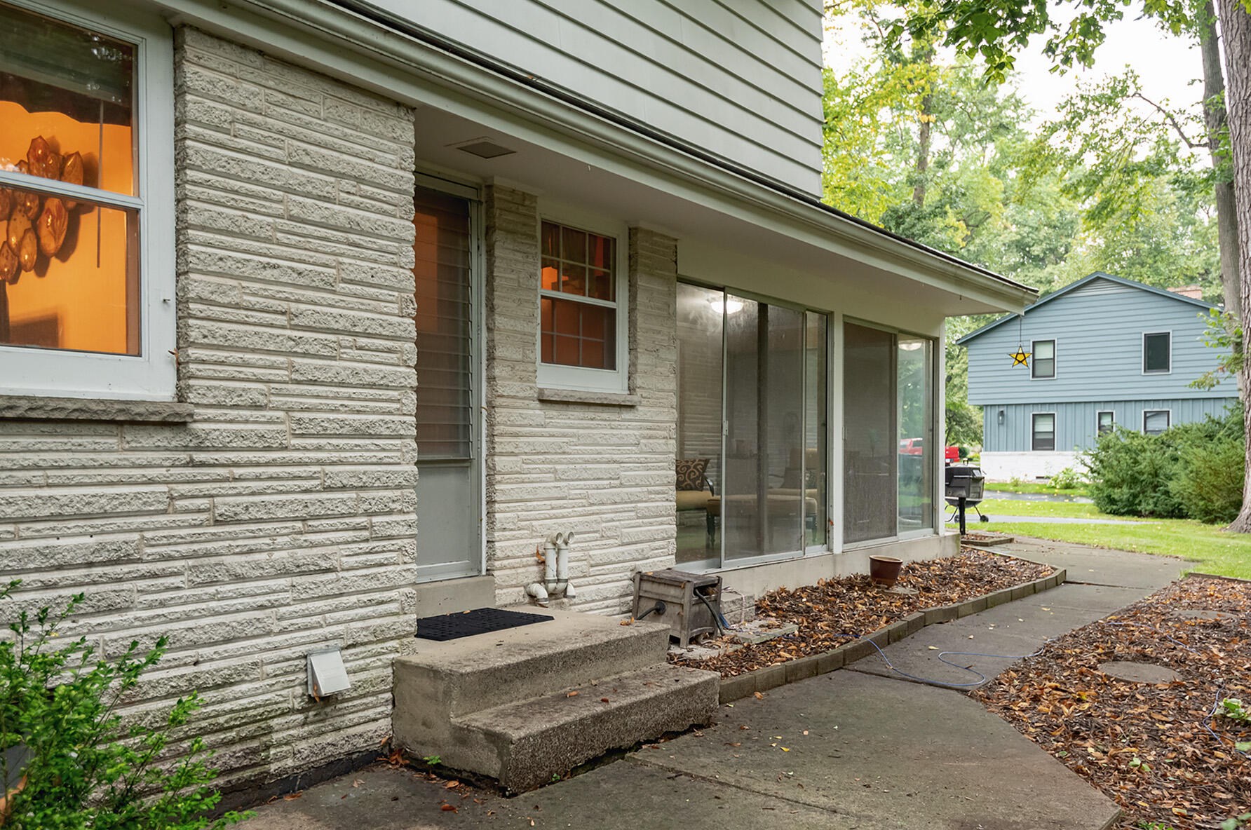 4510 Knollwood Dr, Racine WI 53403-3966 exterior