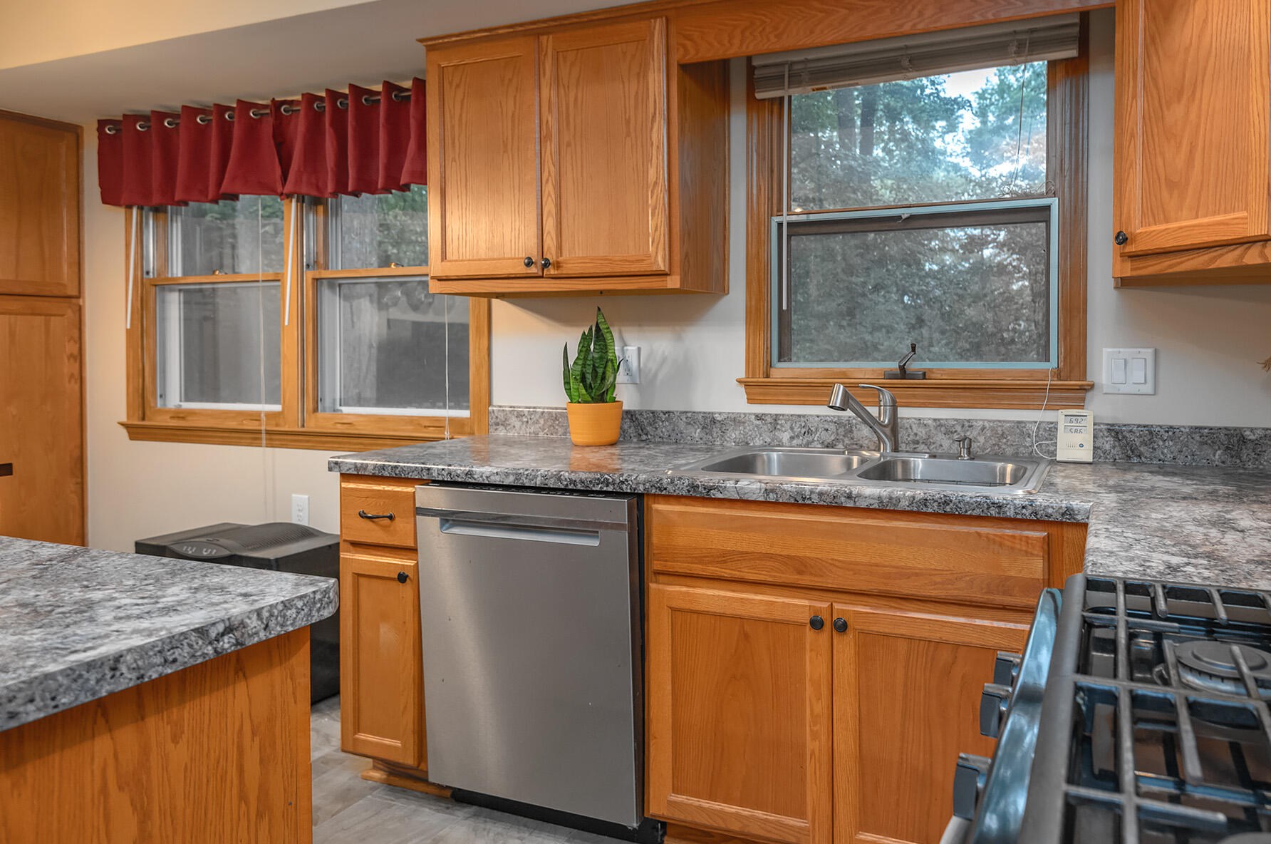 4510 Knollwood Dr, Racine WI 53403-3966 exterior