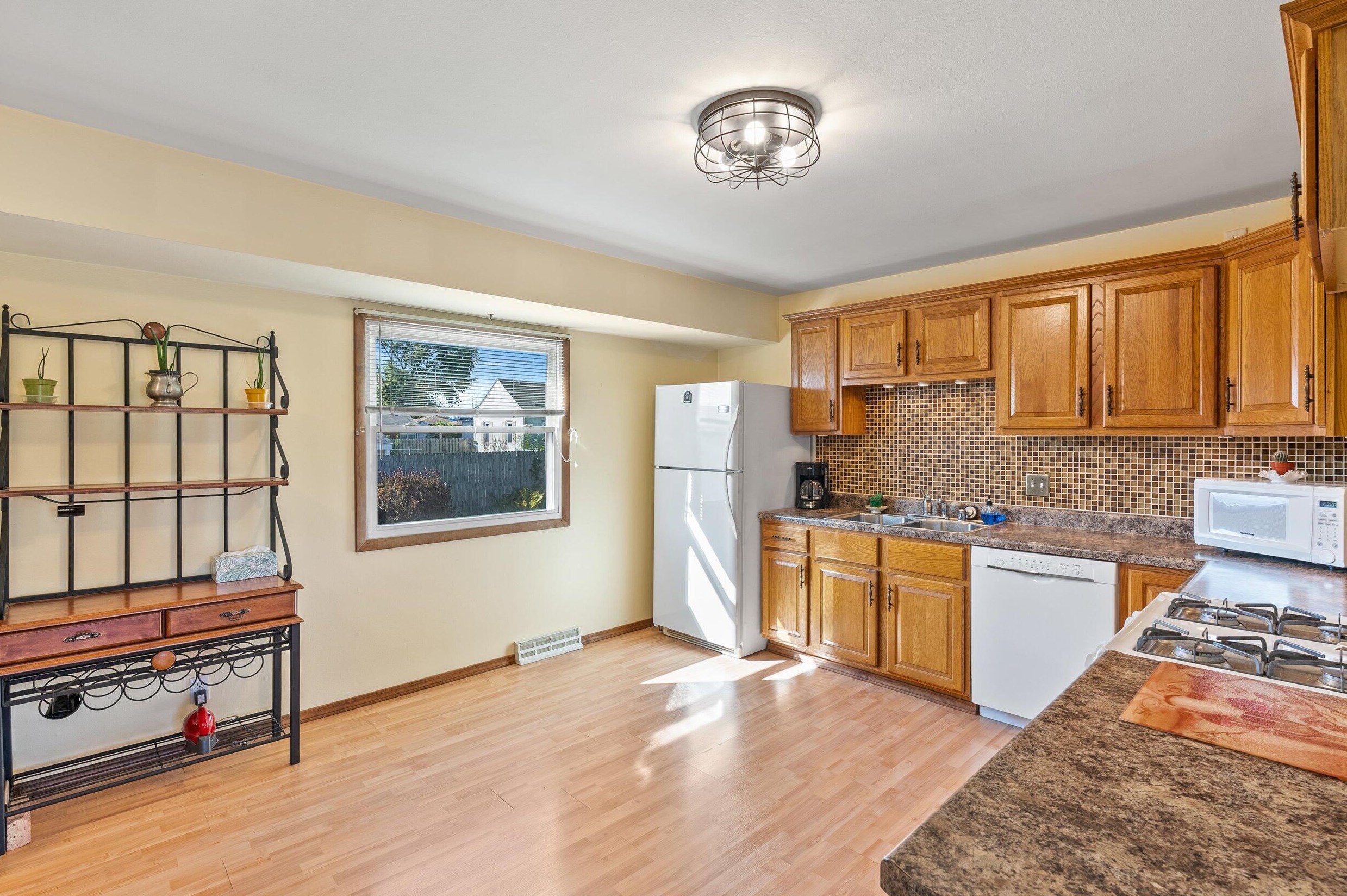 1527 Harmony Dr, Racine WI 53402-3218 exterior