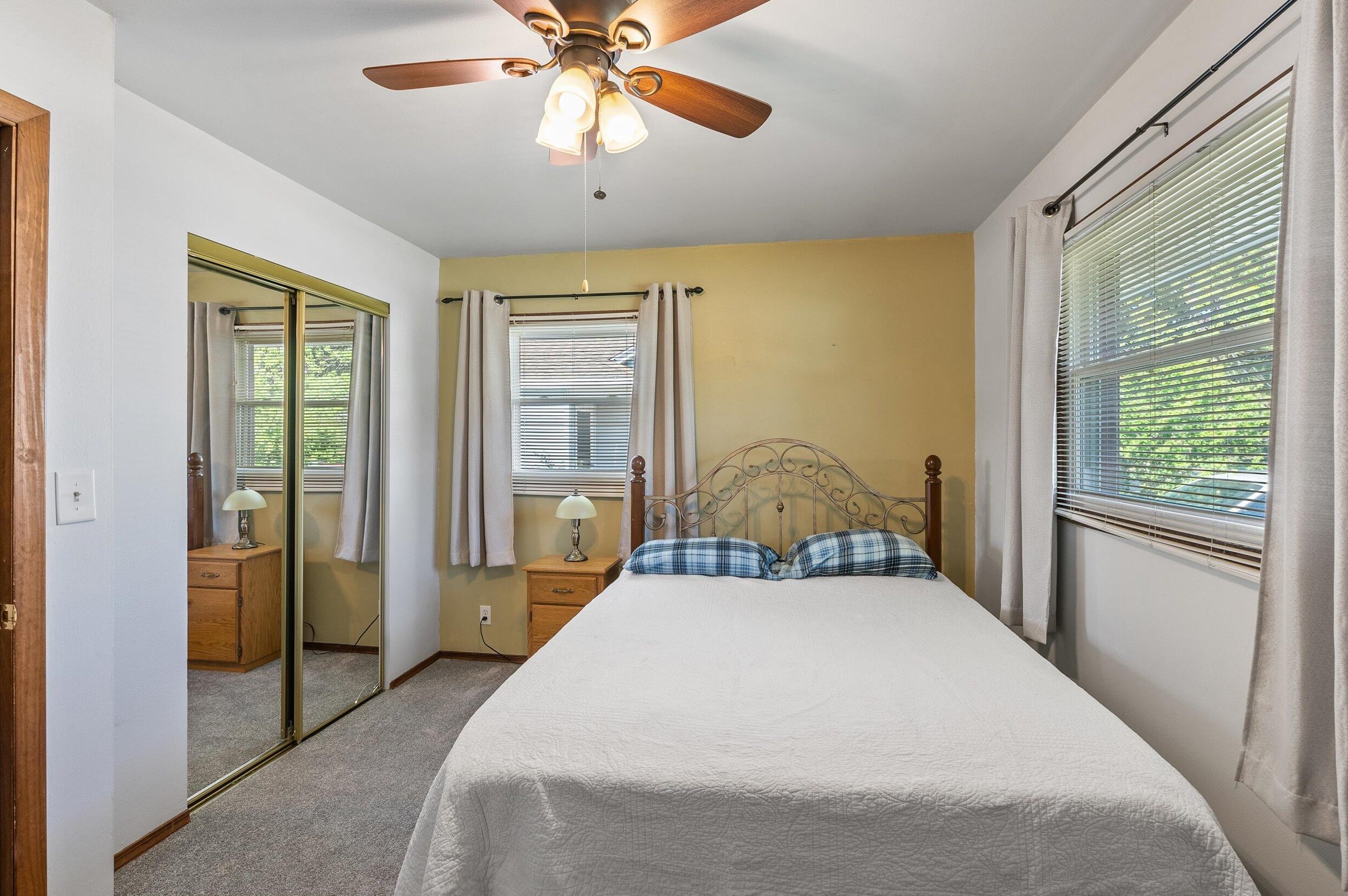 1527 Harmony Dr, Racine WI 53402-3218 exterior