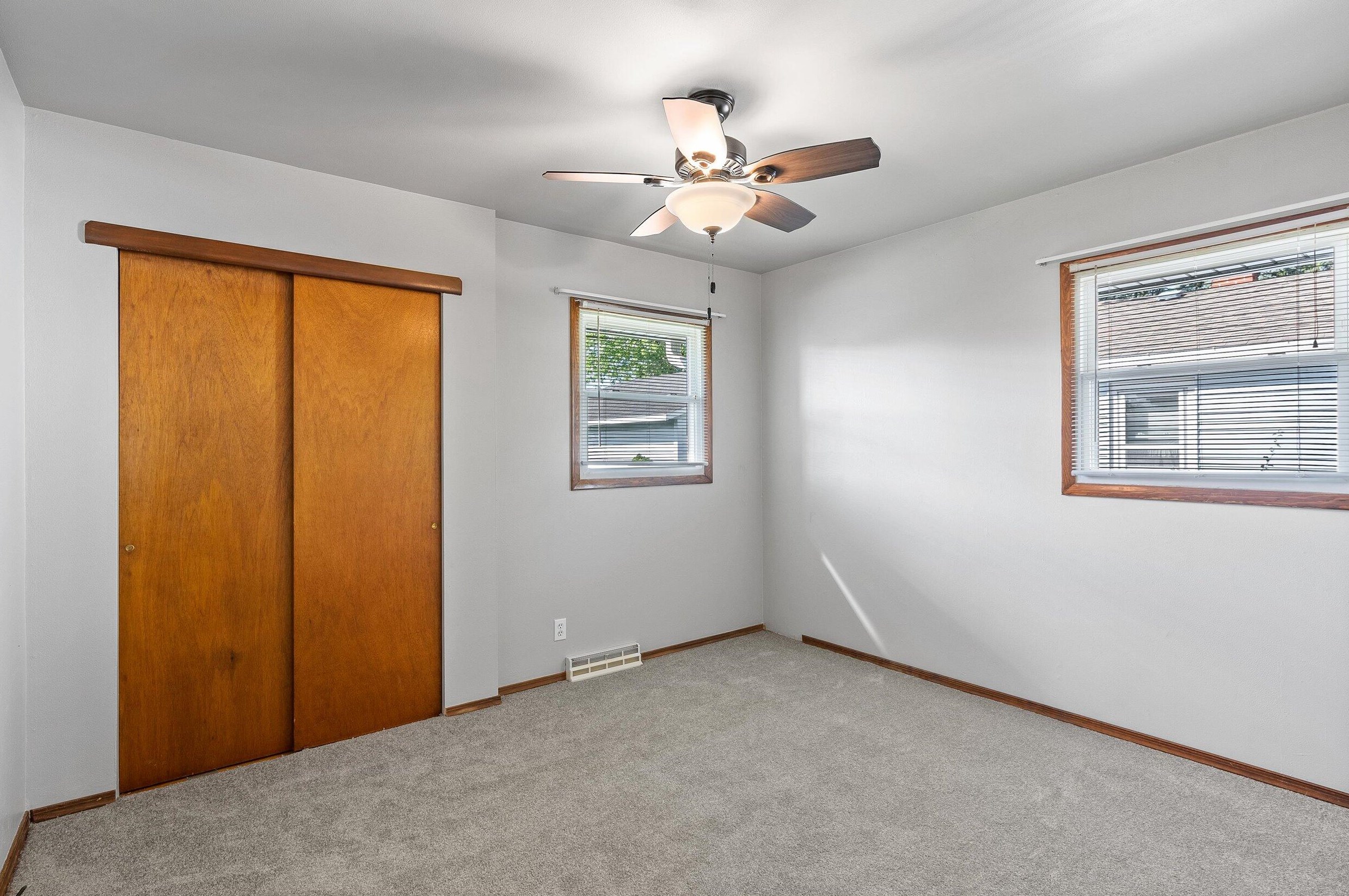 1527 Harmony Dr, Racine WI 53402-3218 exterior