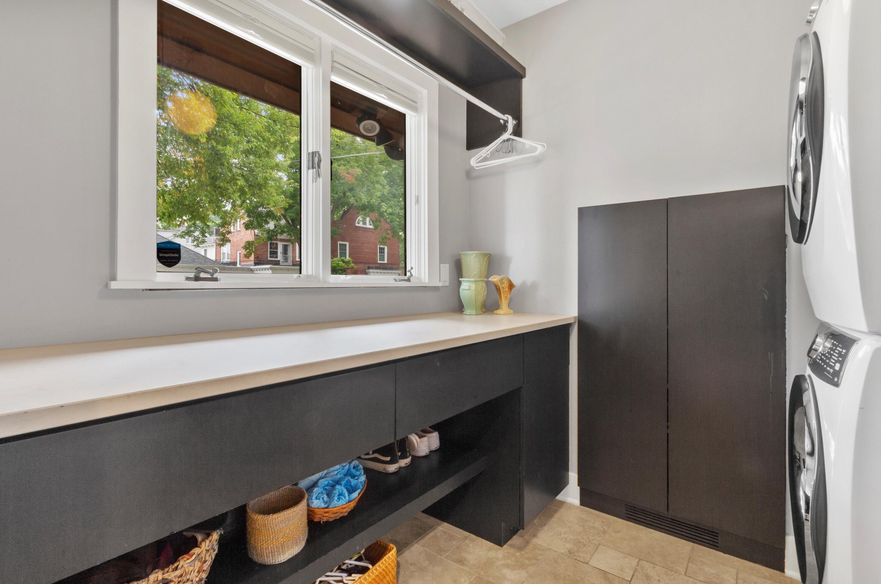 4101 Lk Dr, Milwaukee WI 53211-1720 exterior