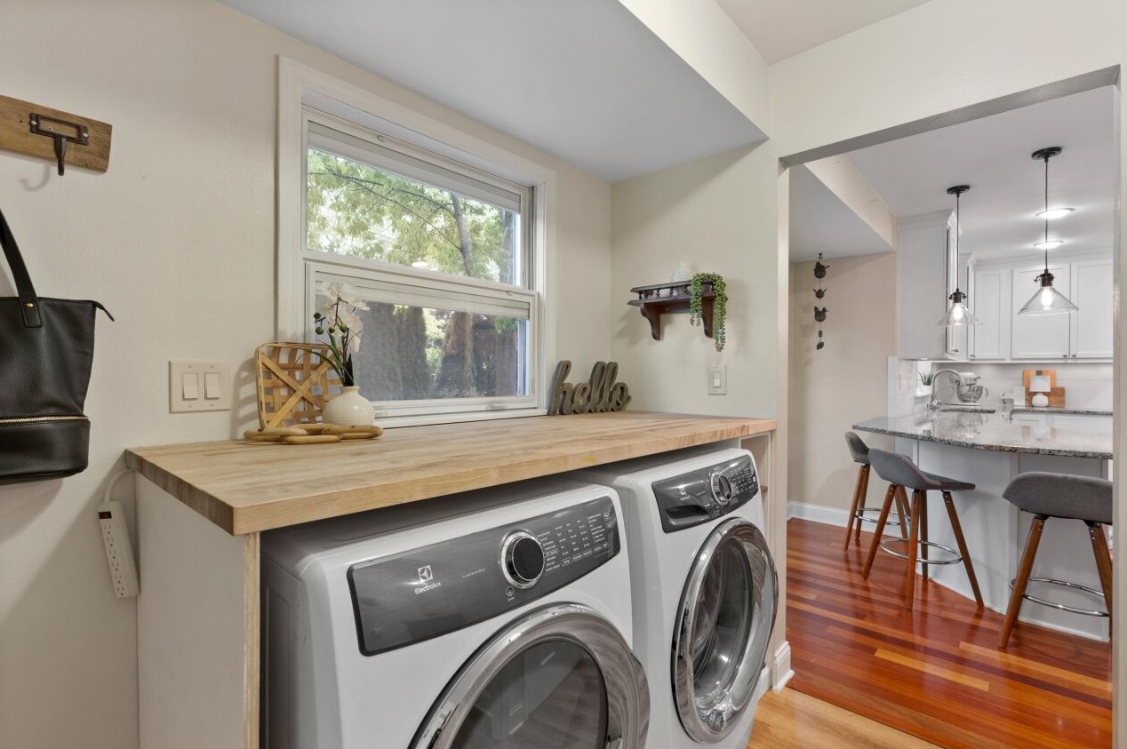 4635 Parkhurst Dr, Brookfield WI 53045-1104 exterior