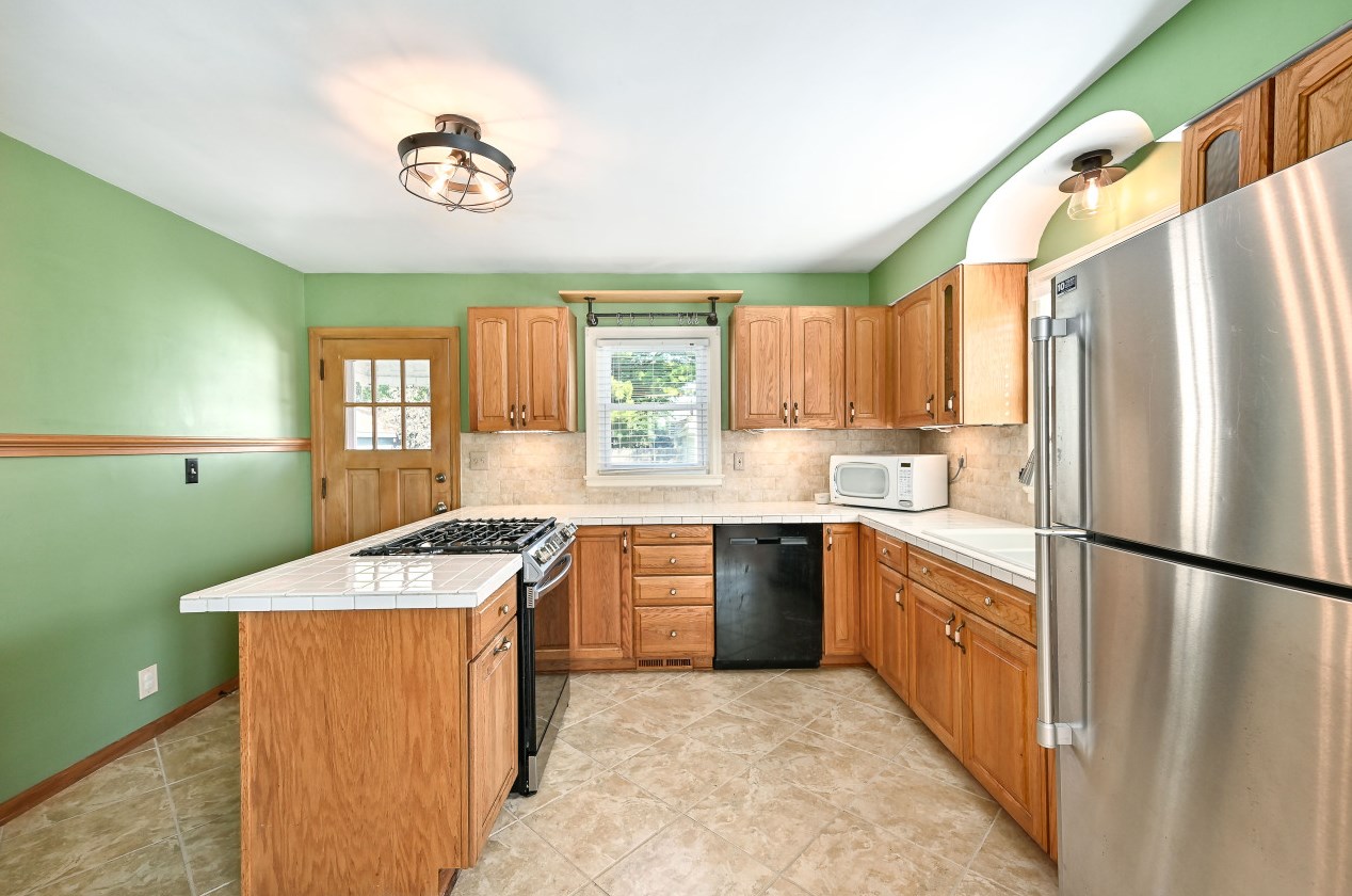 1016 Isabelle Ave, Racine WI  53402-4126 exterior