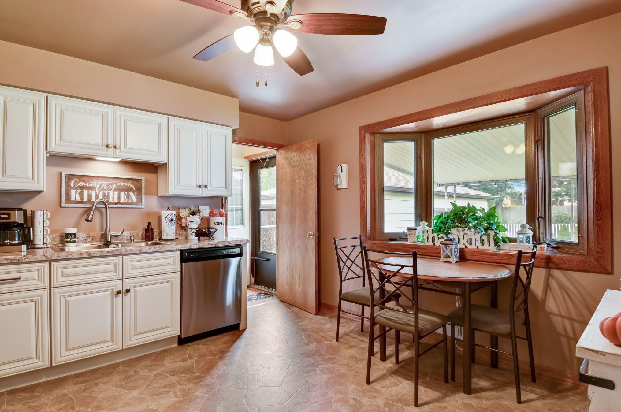 6061 Cory Ave, Cudahy WI 53110-3012 exterior