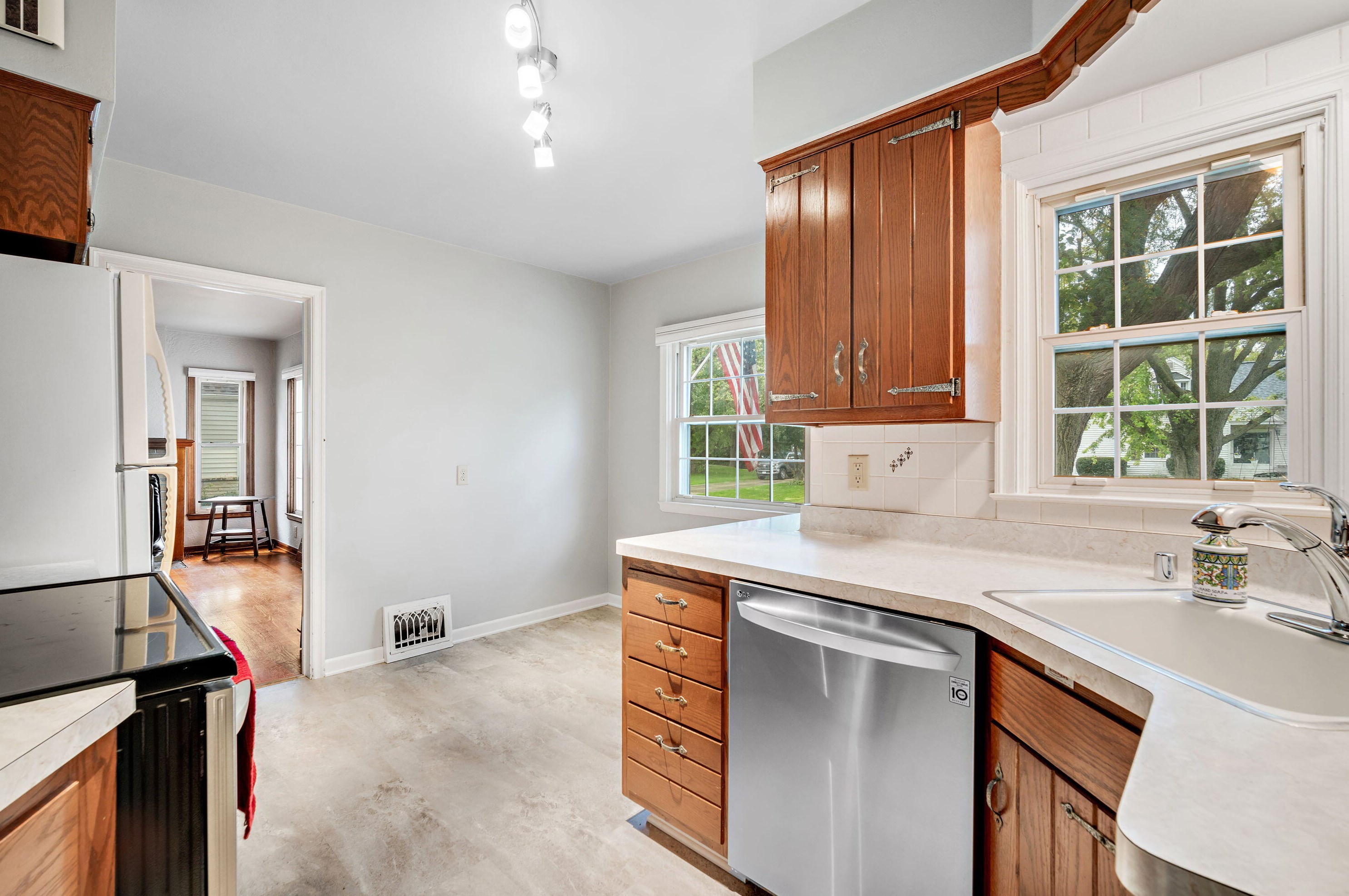 1205 Adelmann Ave, Brookfield WI  53045-6779 exterior