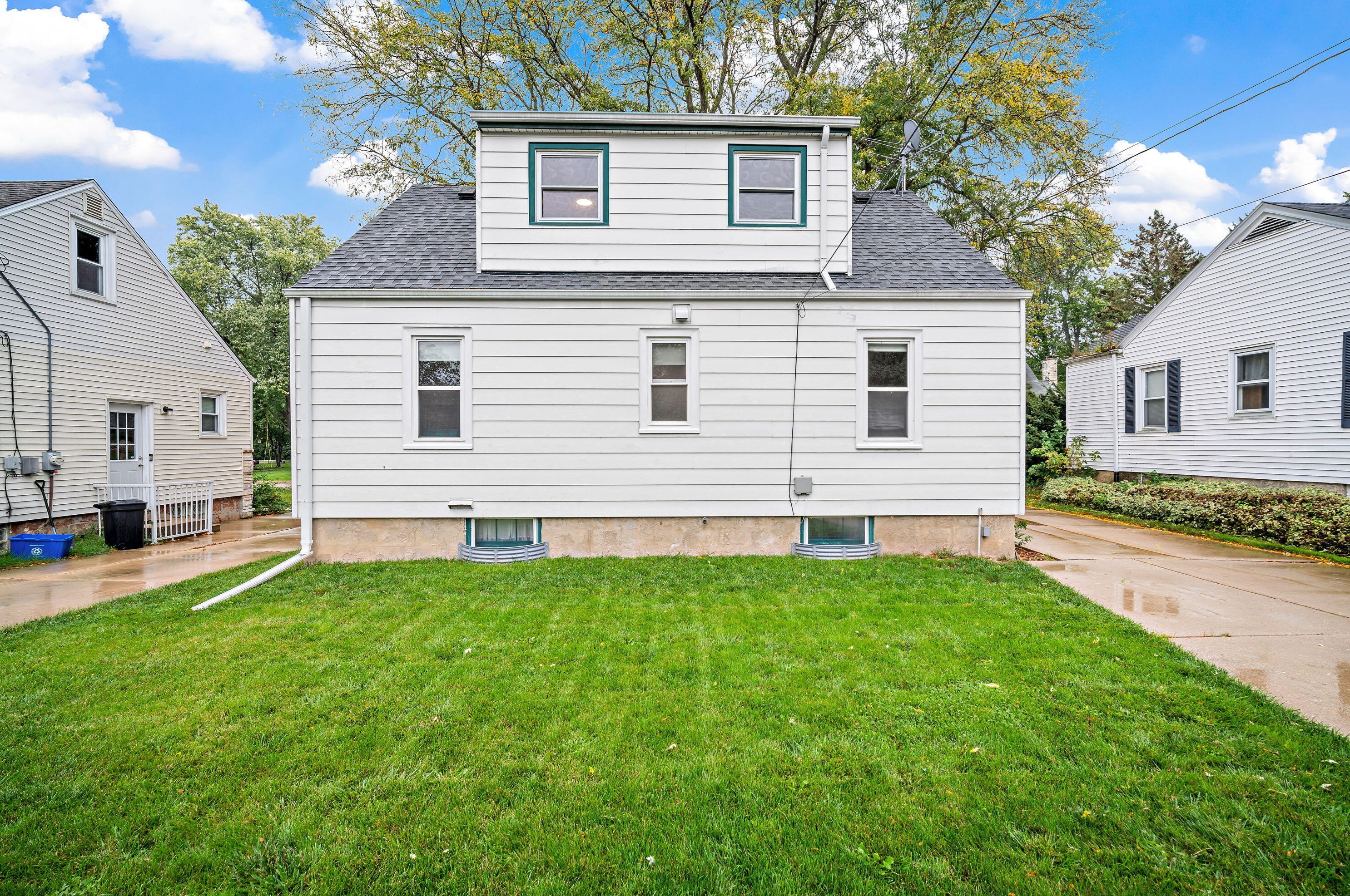 1205 Adelmann Ave, Brookfield WI  53045-6779 exterior