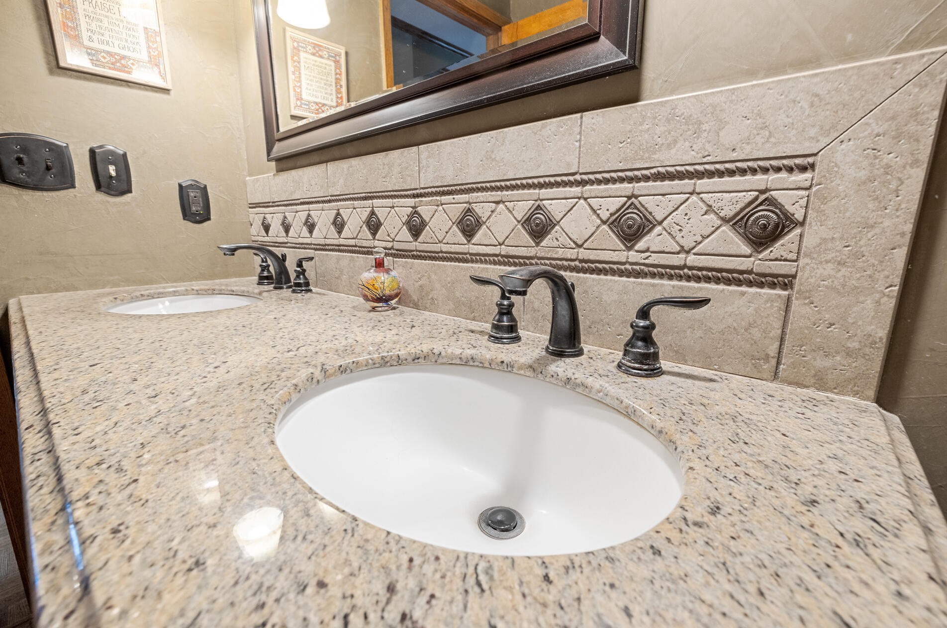 402 Vista View Dr, Cedarburg WI  53012-9178 exterior