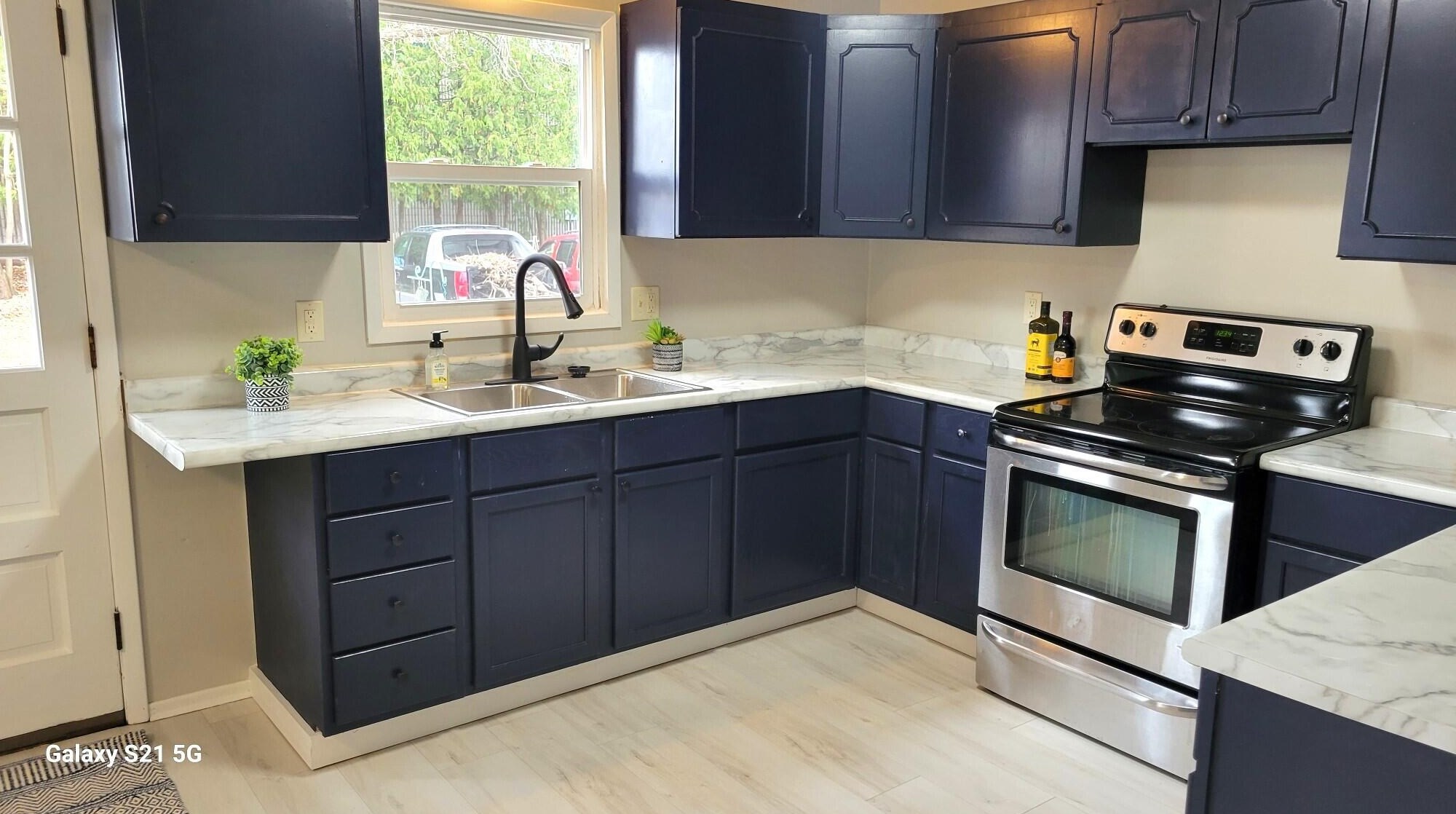 2121 Oregon St, Oshkosh WI  54902-7058 exterior