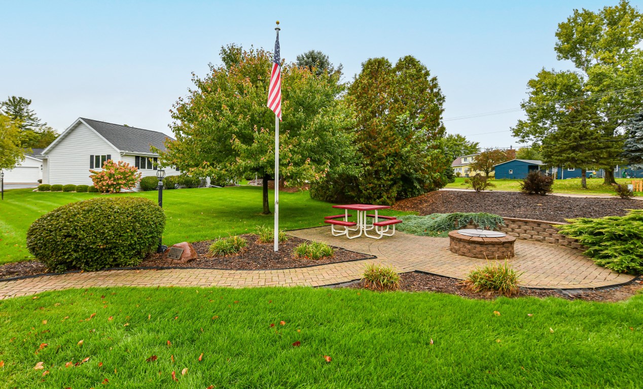 636 Westbury Ln, Delavan WI  53115-3170 exterior