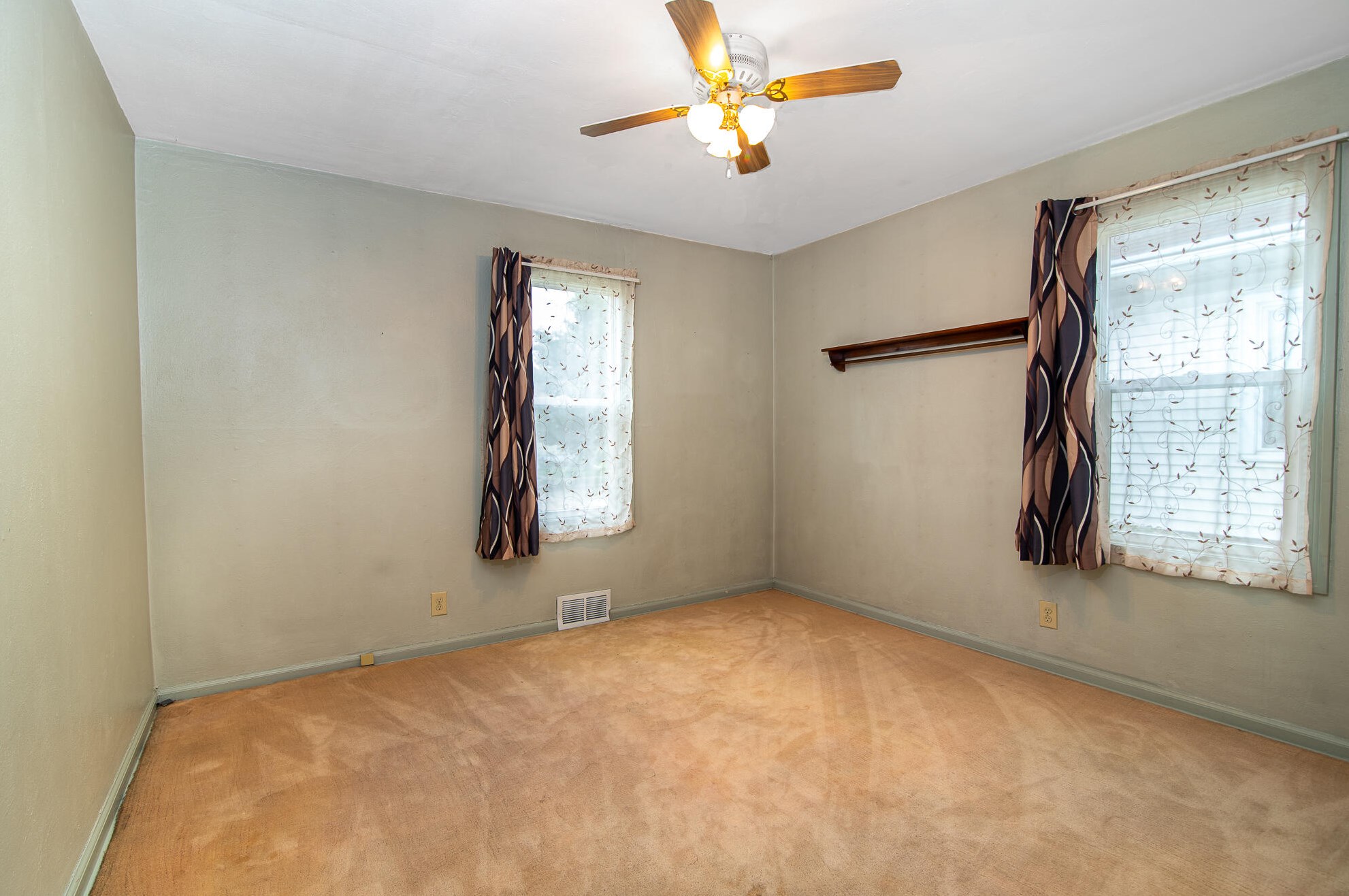 1238 Jones Ave, Racine WI 53402-4524 exterior