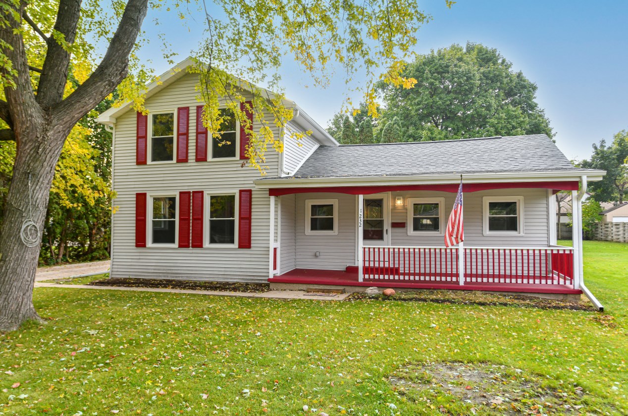 1232 Barnes St, Delavan WI  53115-1304 exterior