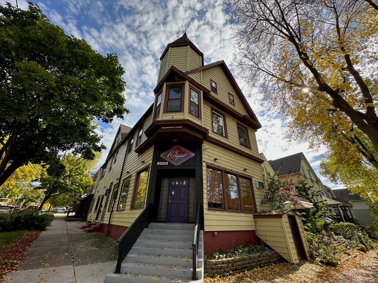 2501 Bartlett Ave, Milwaukee WI 53211-3952 exterior