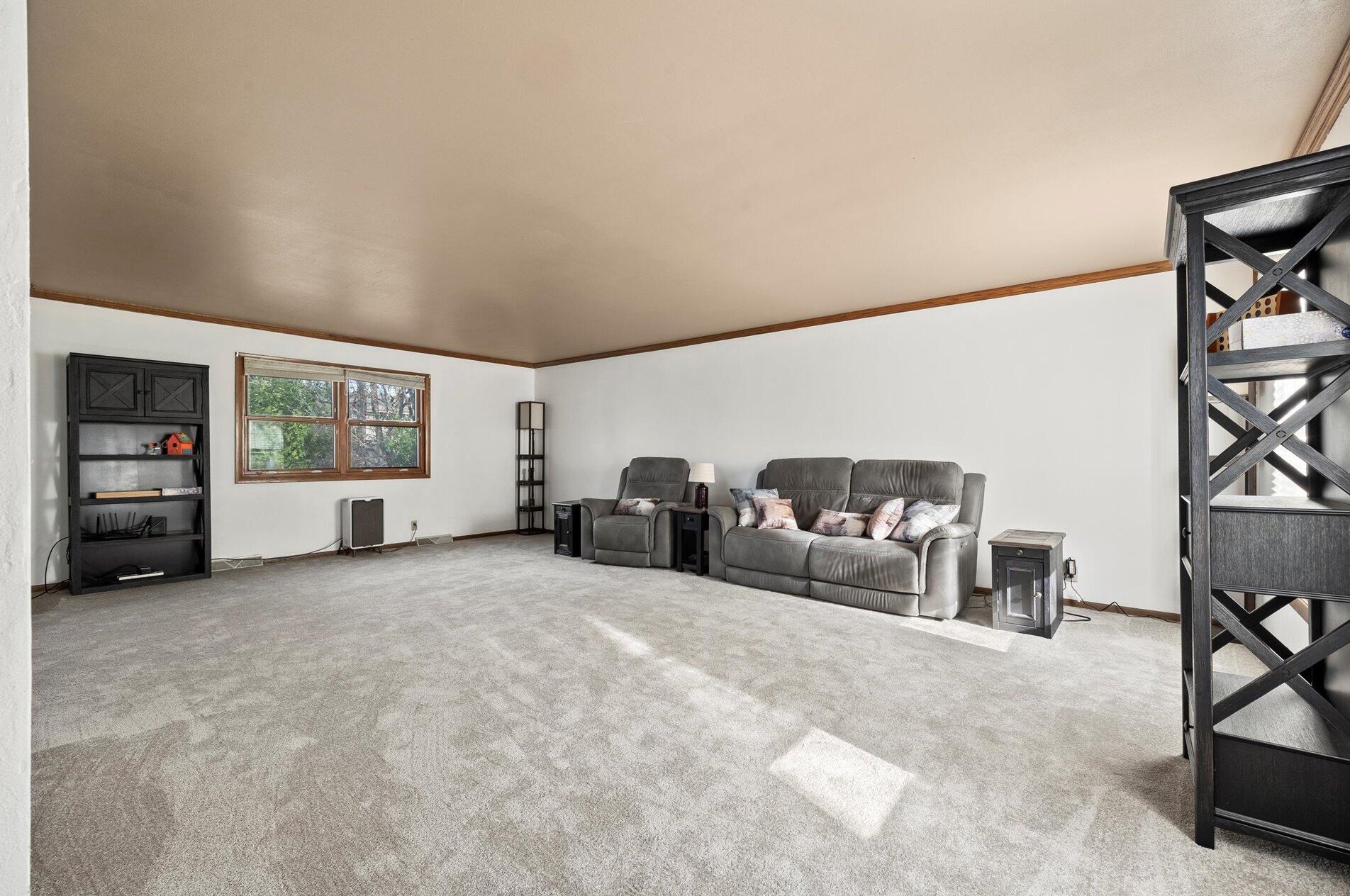 636 Aber Dr, Waterford, WI 53185