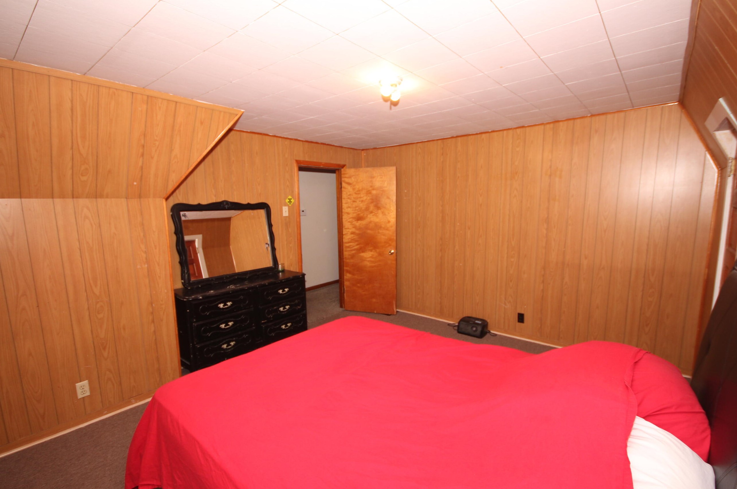 9490 Main St, Milwaukee WI 53214-1861 exterior