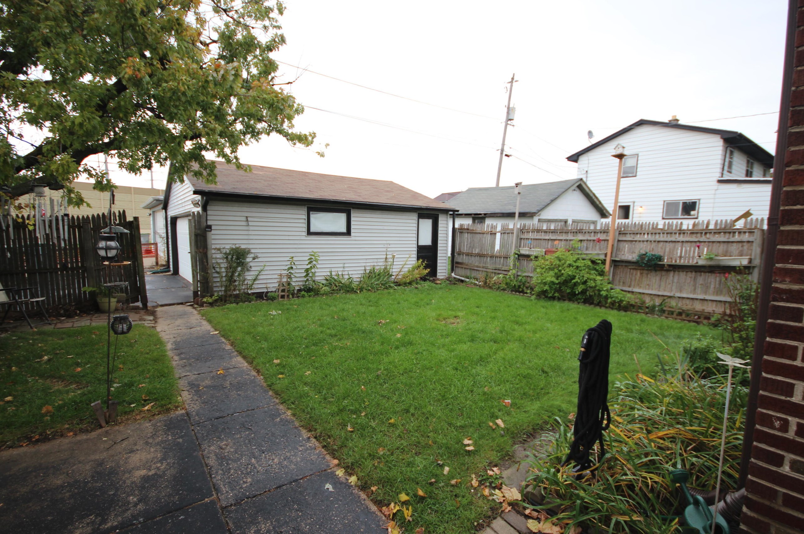 9490 Main St, Milwaukee WI 53214-1861 exterior