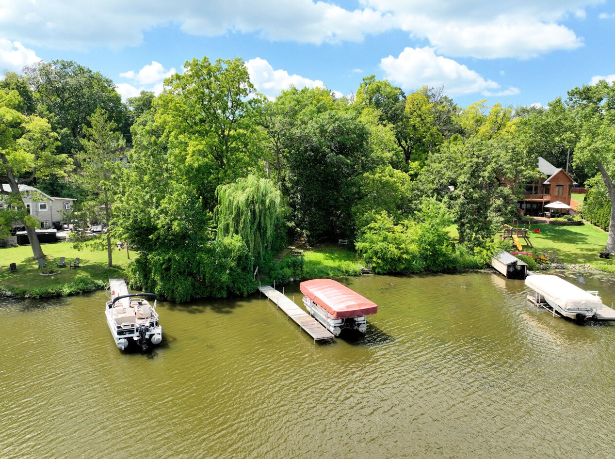 4723 Fairway Dr, Waterford, WI 53185