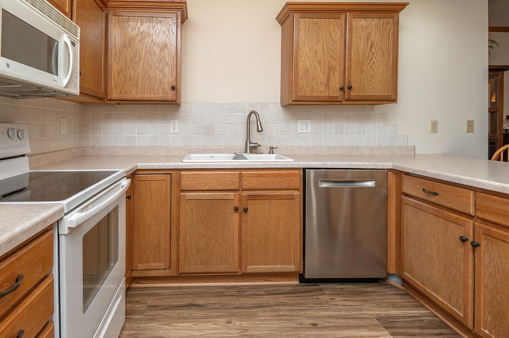 435 Aspen Dr, Oak Creek WI  53154-4451 exterior
