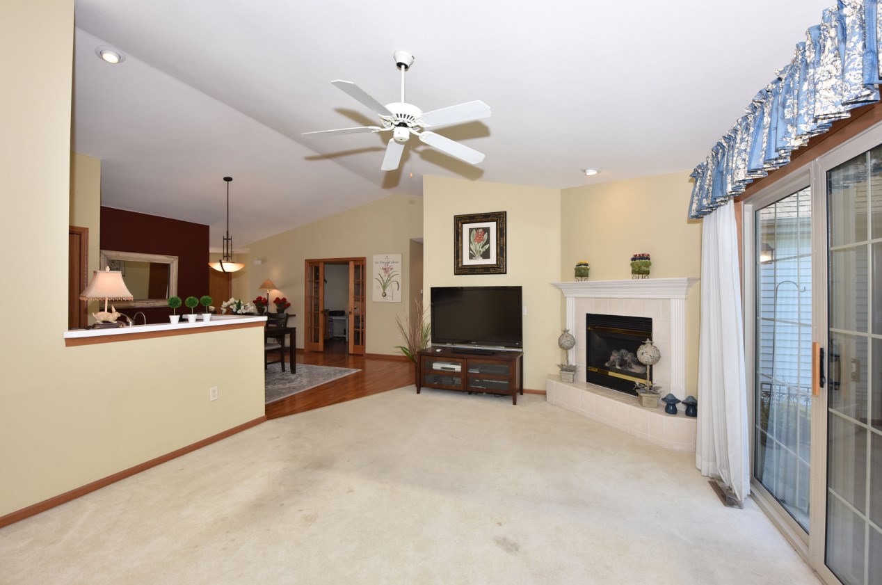 1964 Comanche Ct, Grafton WI  53024-9365 exterior