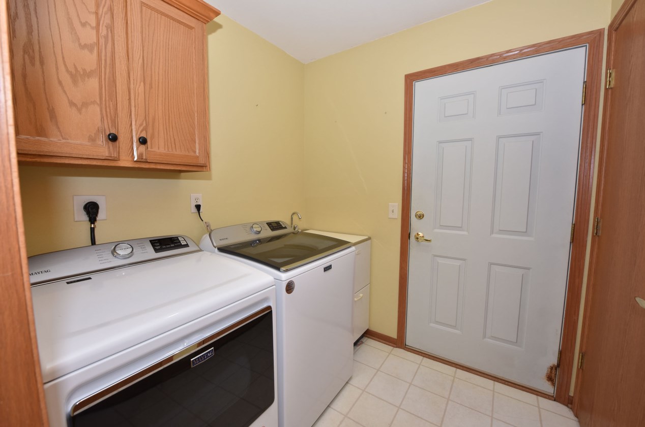 1964 Comanche Ct, Grafton WI  53024-9365 exterior
