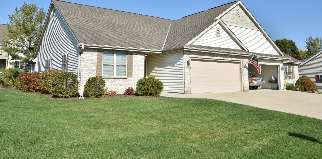 1964 Comanche Ct, Grafton WI  53024-9365 exterior