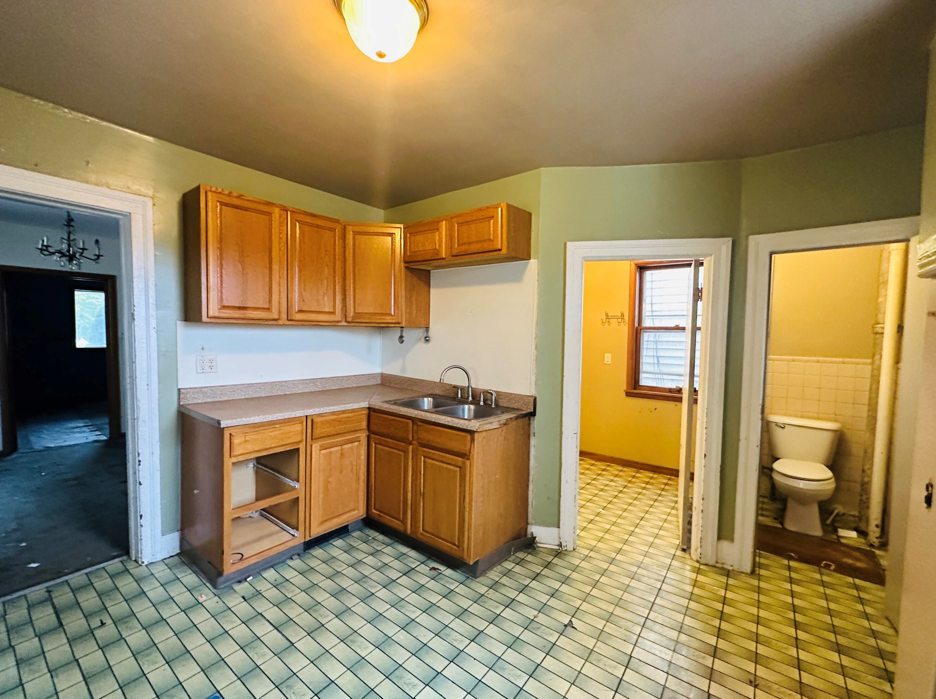 908 Indiana Ave, Sheboygan WI  53081-4951 exterior