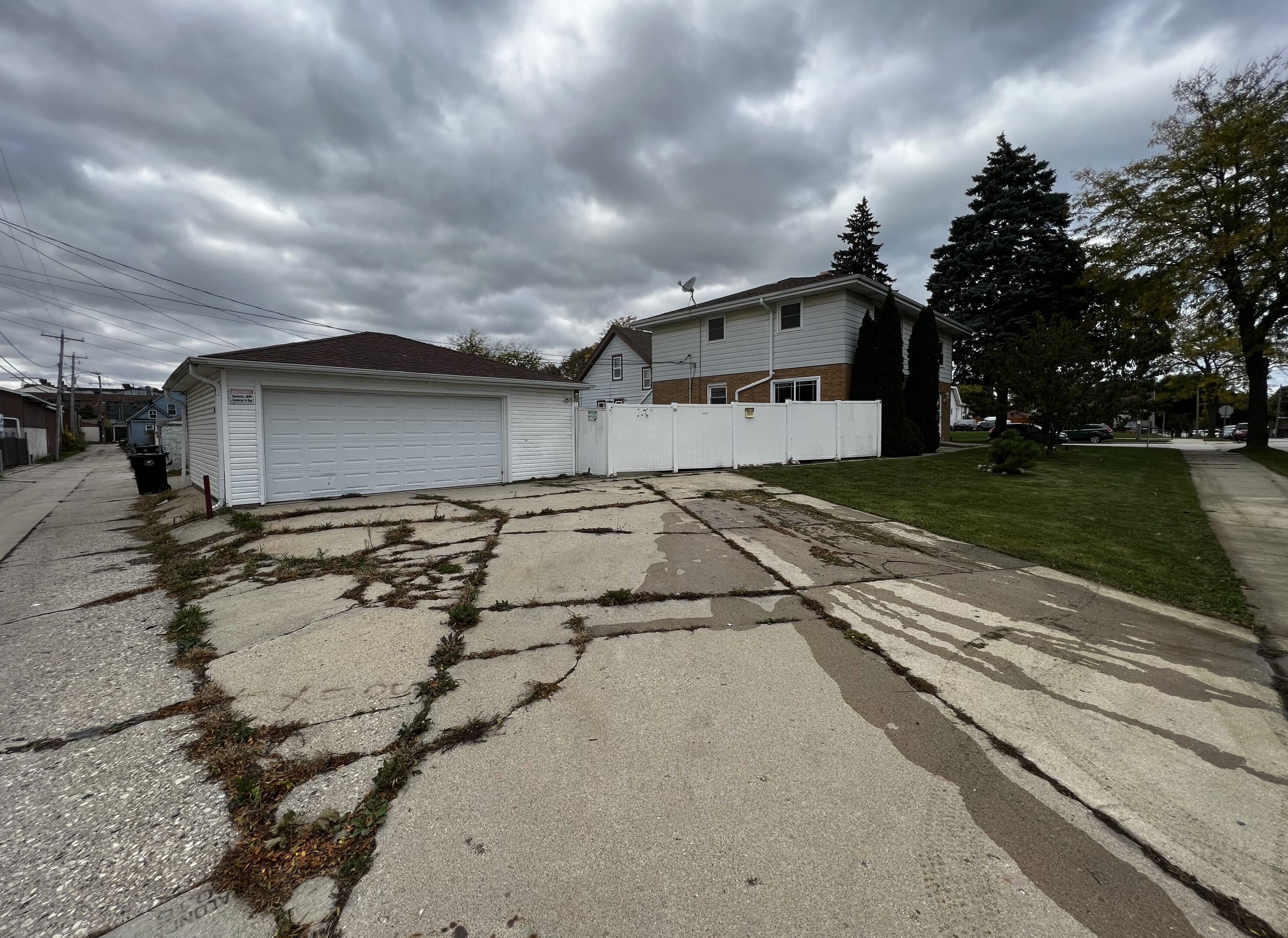 3671 Morris Ave, Cudahy WI  53110-2202 exterior