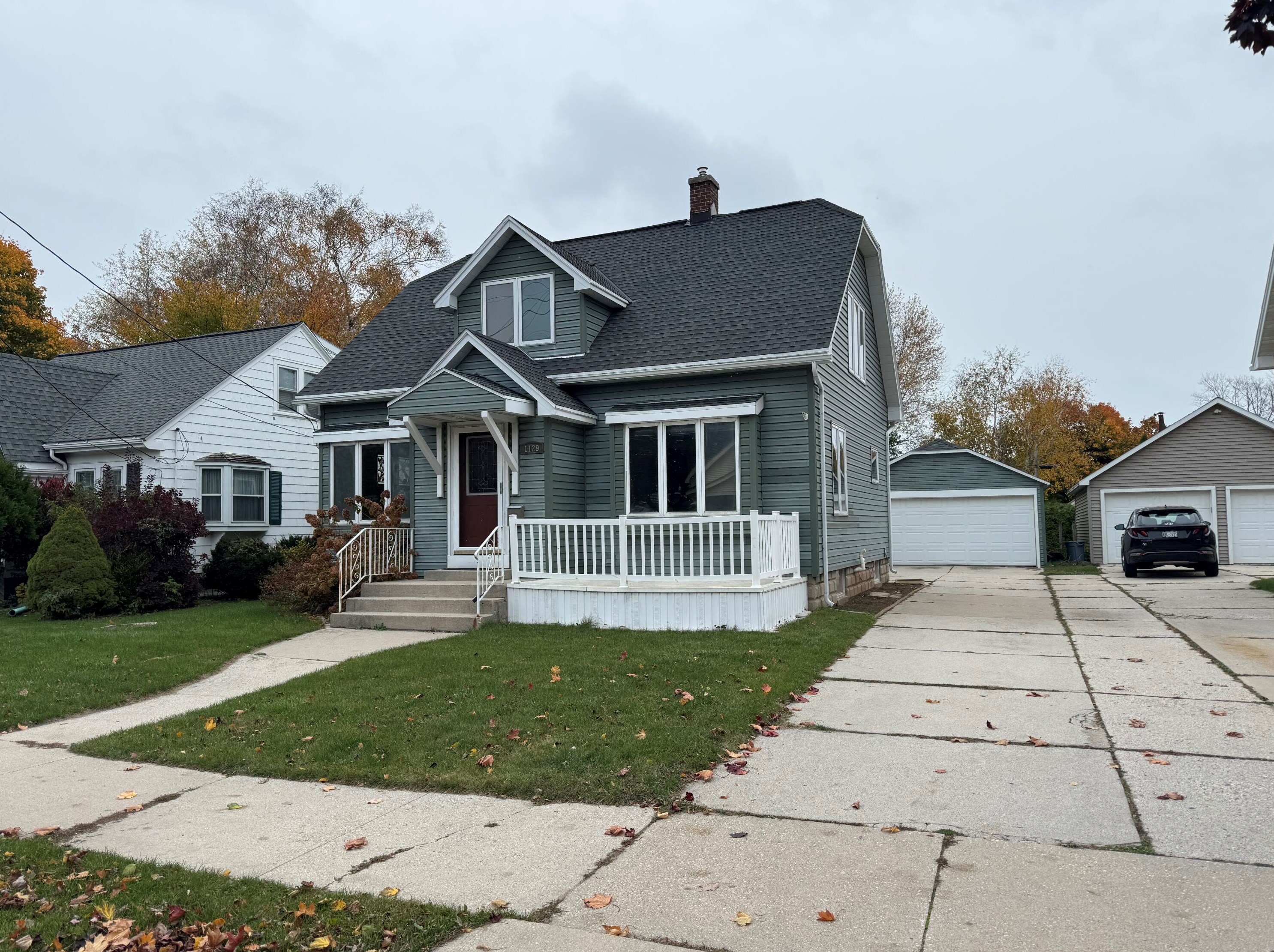 1129 N 18th St, Manitowoc, WI 54220